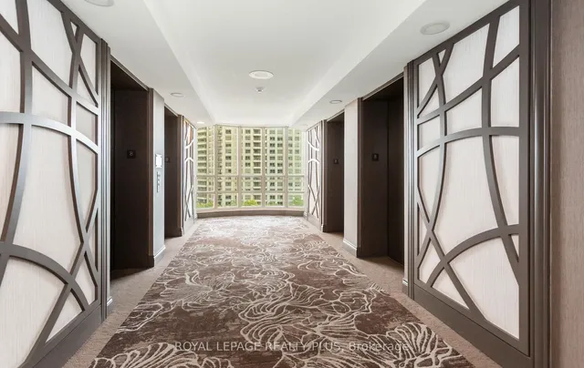 45 Kingsbridge Garden Circ #808, Mississauga 4