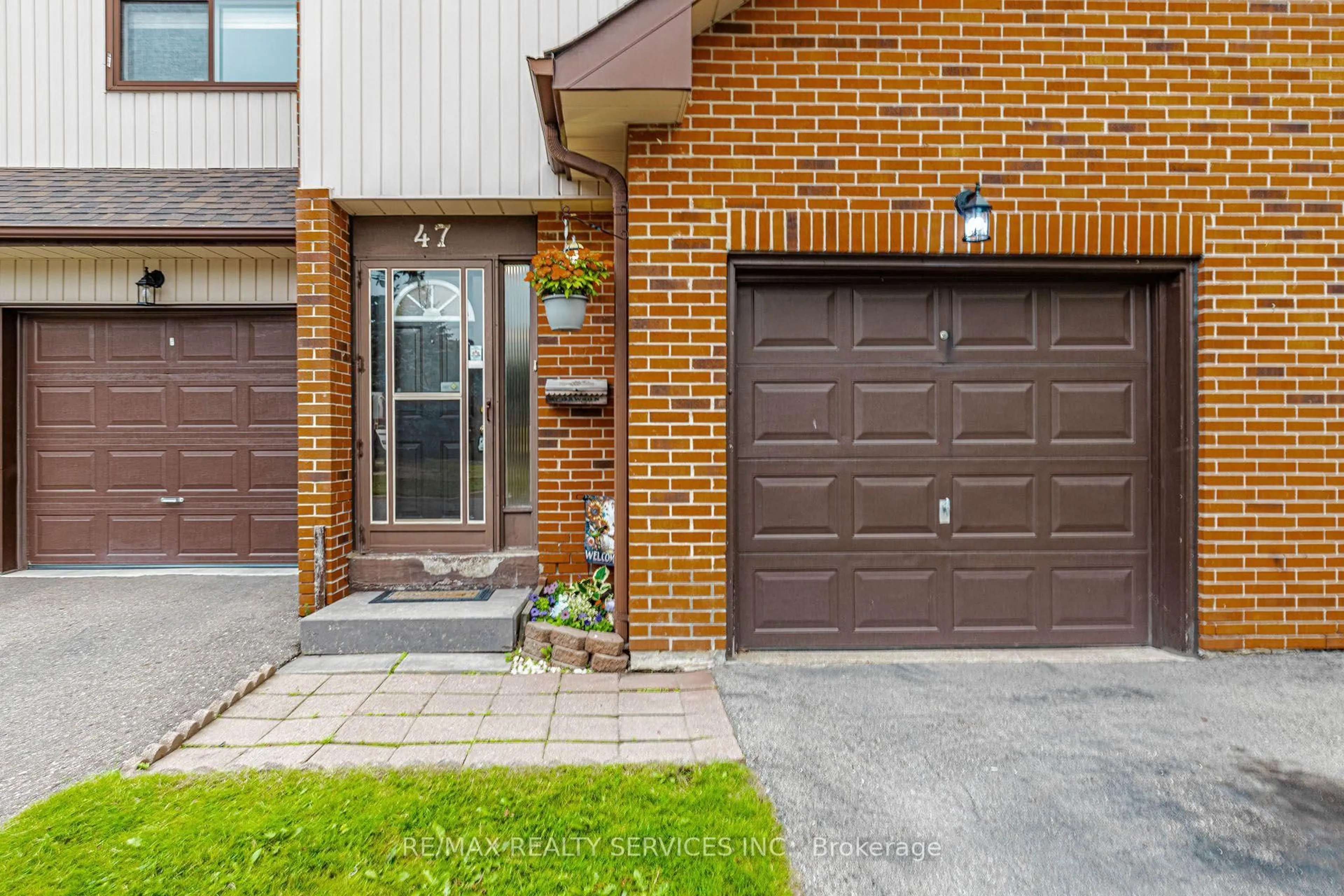 Home with brick exterior material, street for 47 Dawson Cres, Brampton Ontario L6V 3M5