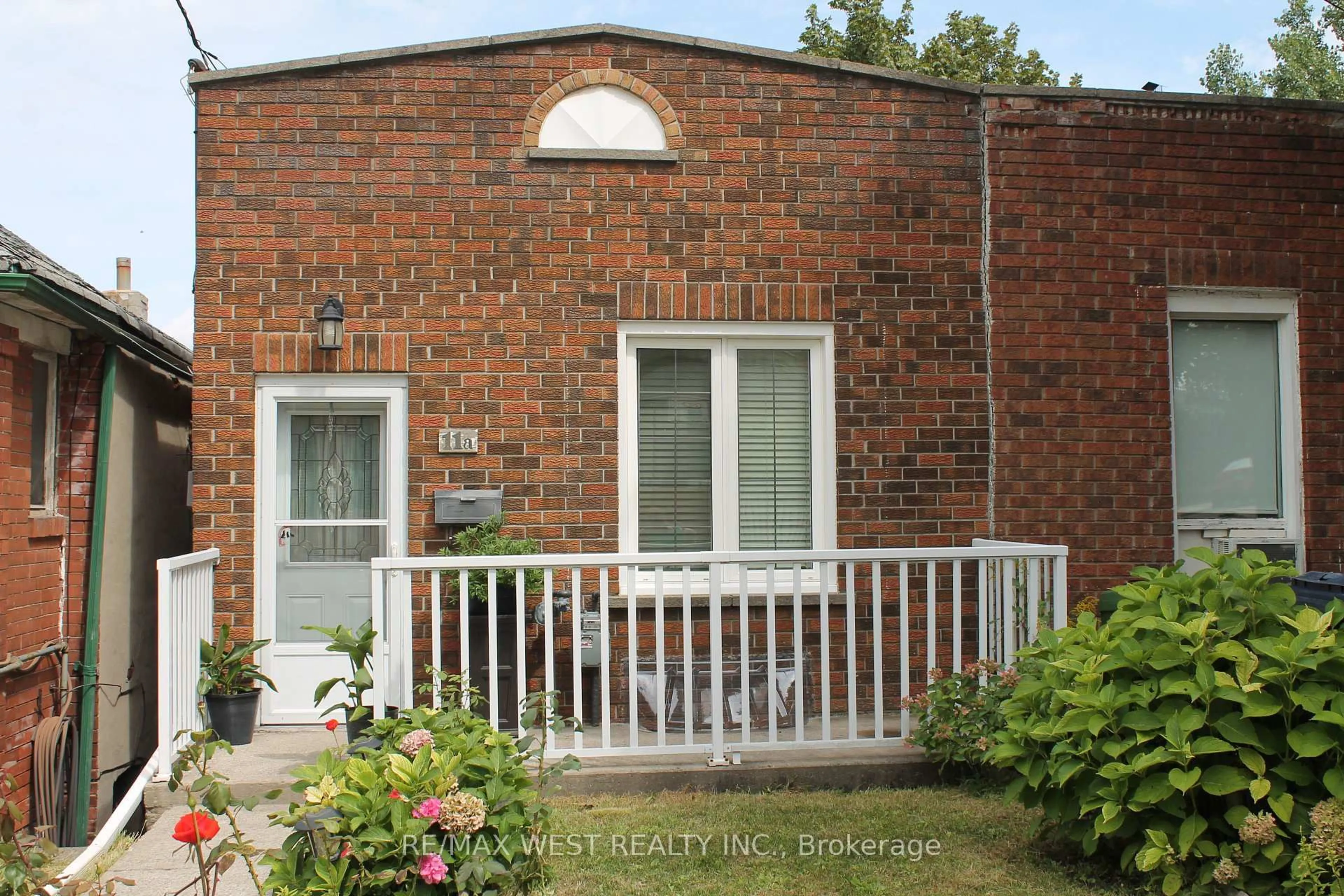 Unknown for 11A Woodcroft Cres, Toronto Ontario M6E 1W7