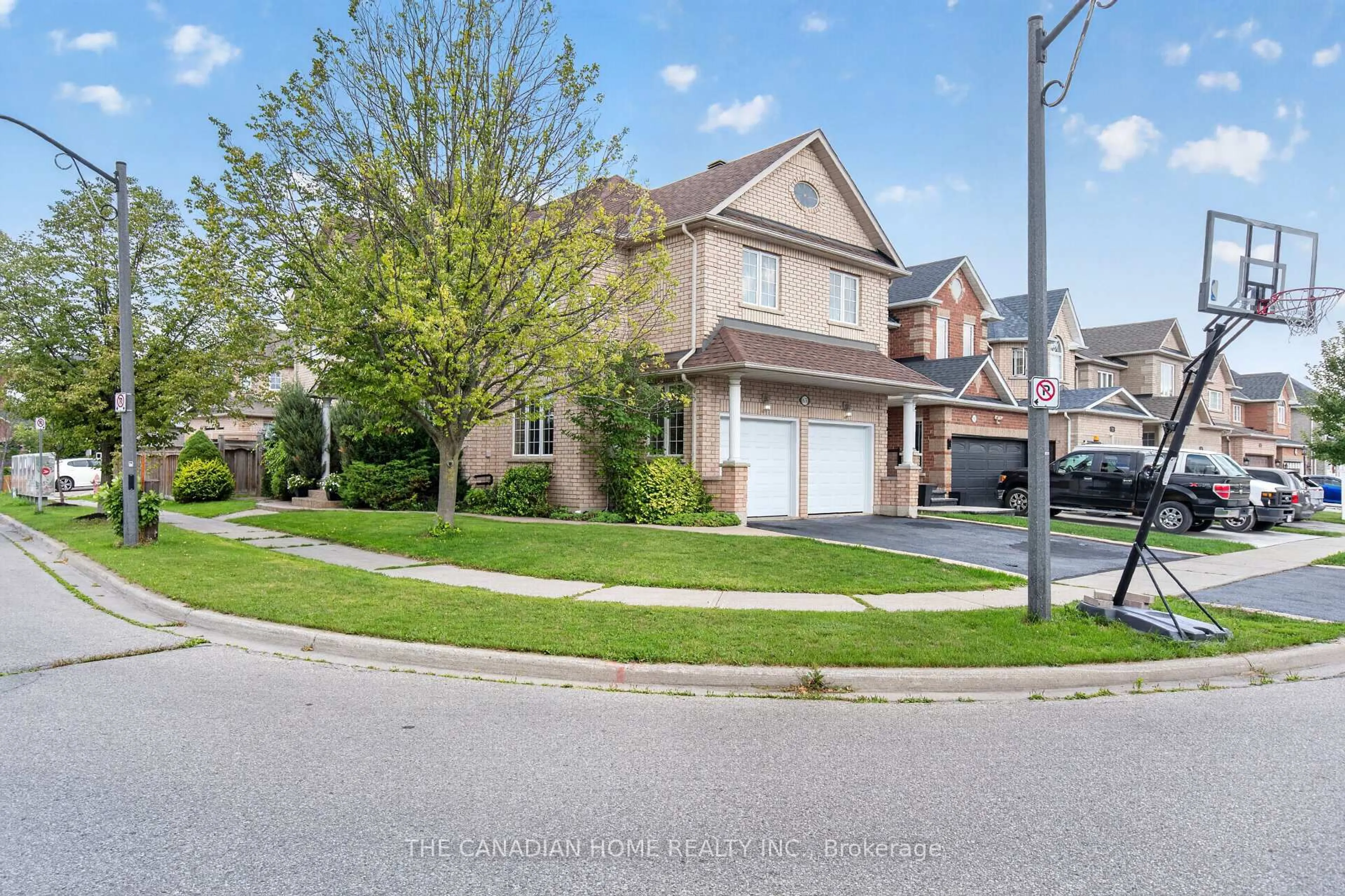 A pic from outside/outdoor area/front of a property/back of a property/a pic from drone, street for 63 Humbershed Cres, Caledon Ontario L7E 2X4