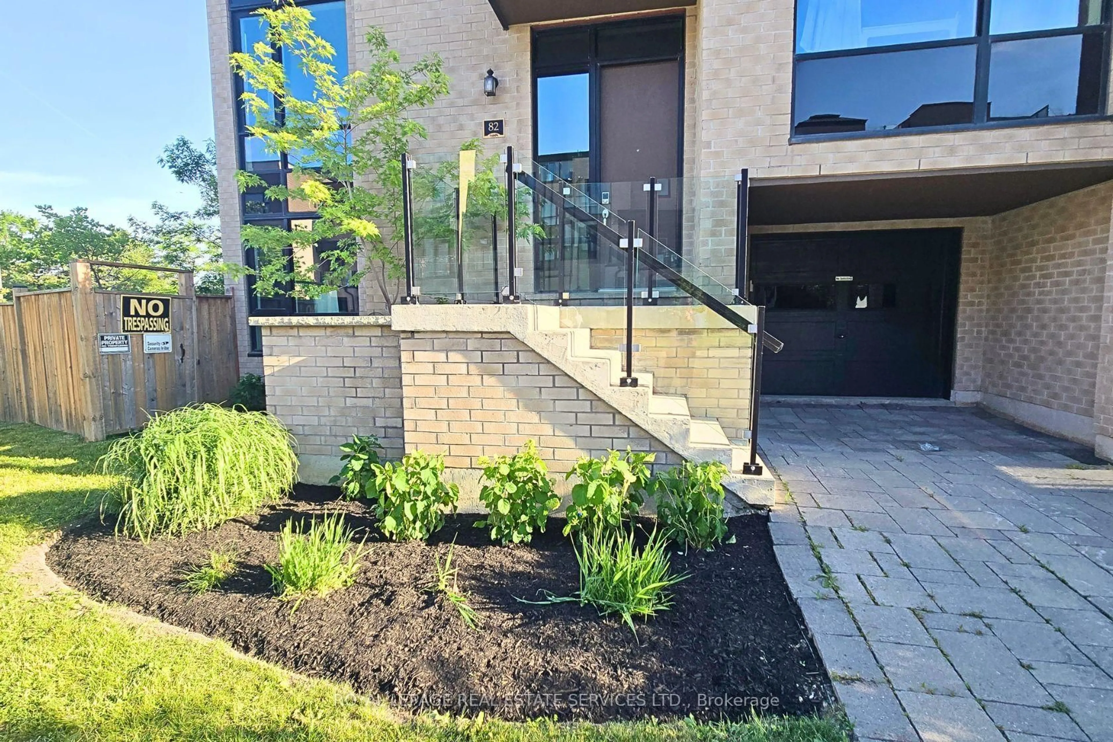 Patio, street for 82 Pony Farm Dr, Toronto Ontario M9R 0B3