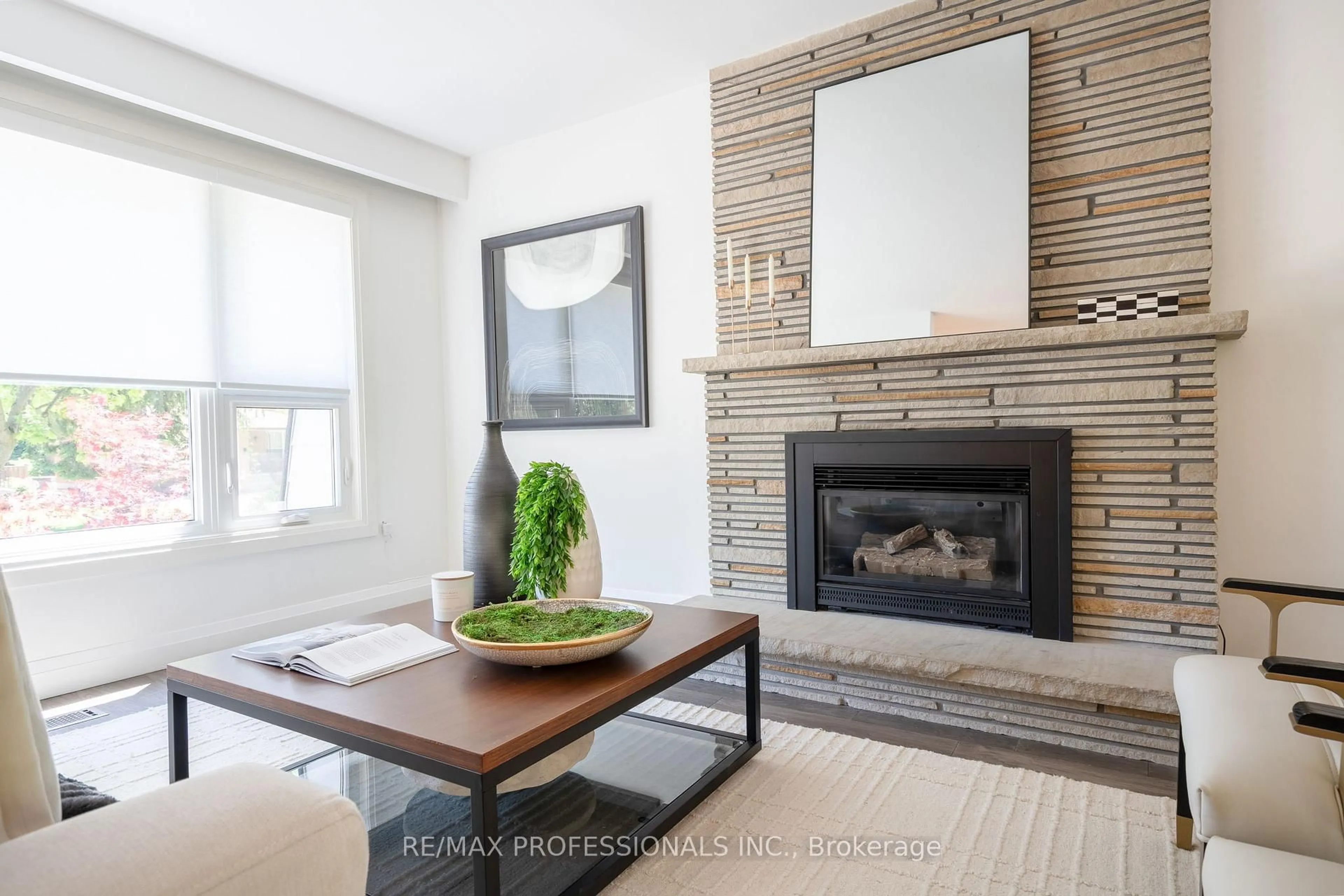 Living room with furniture, unknown for 3125 Riverview St, Oakville Ontario L6L 5J6