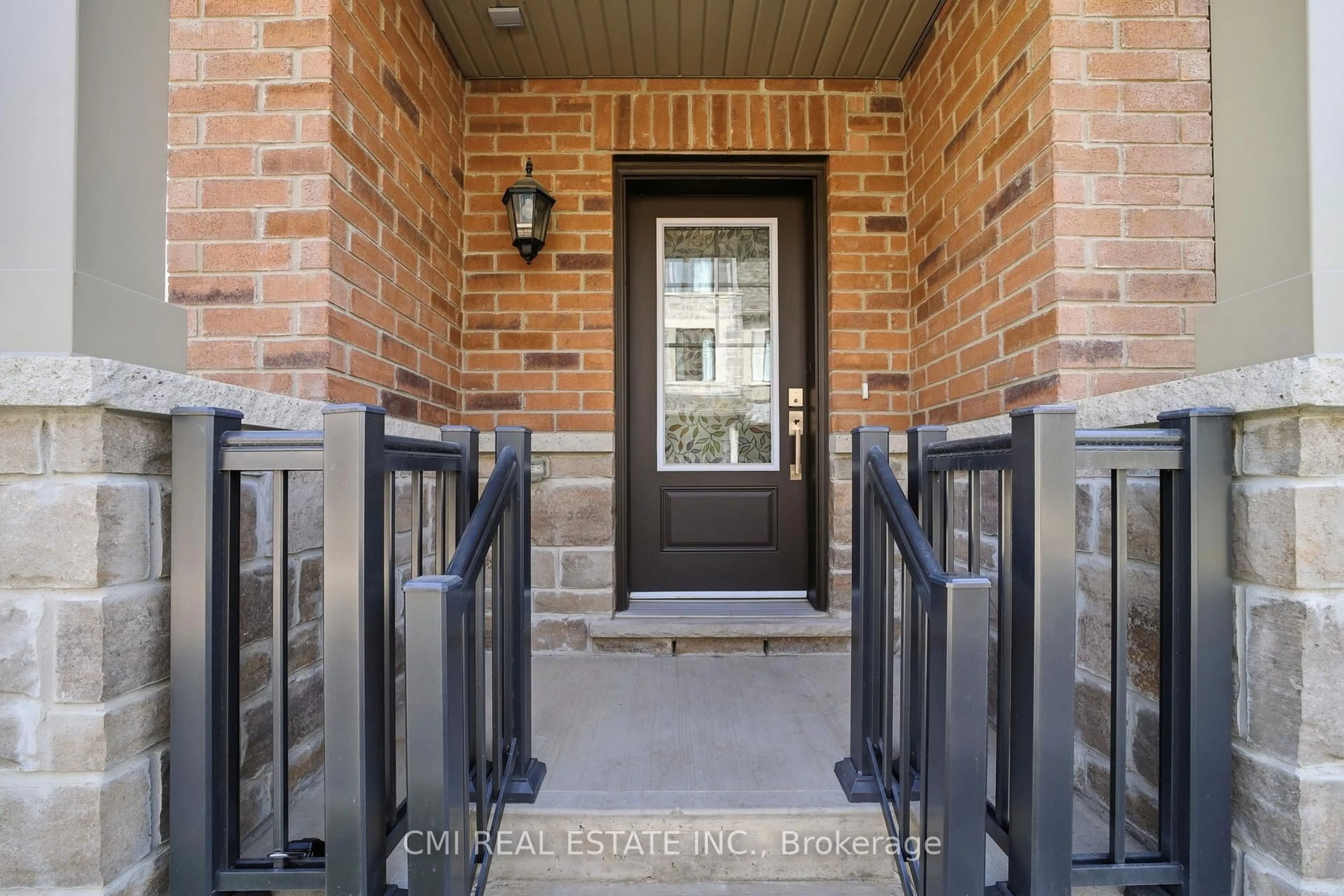 Indoor entryway for 64 Folcroft St, Brampton Ontario L6Y 0B6
