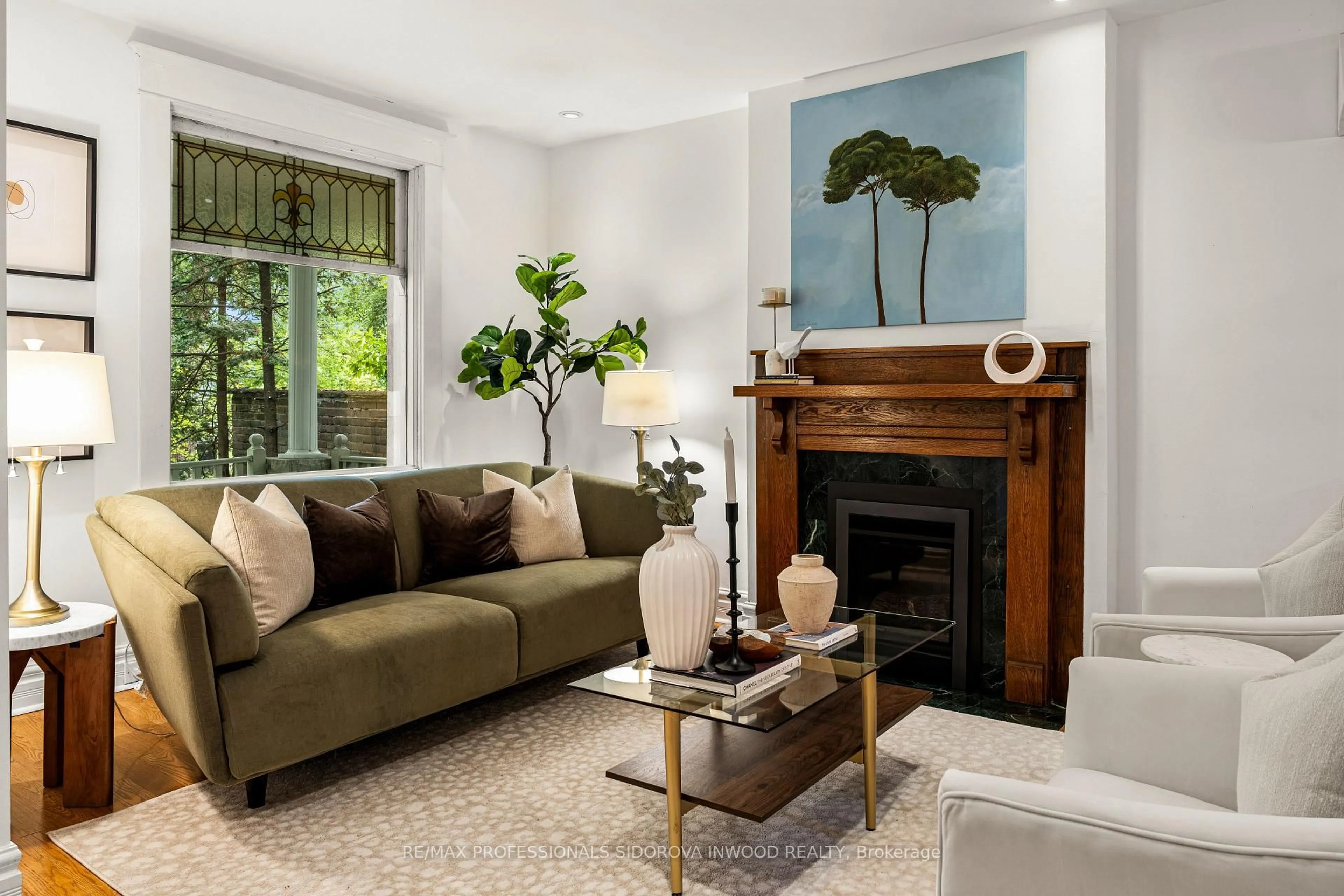 Living room with furniture, unknown for 162 Oakmount Rd, Toronto Ontario M6P 2M9