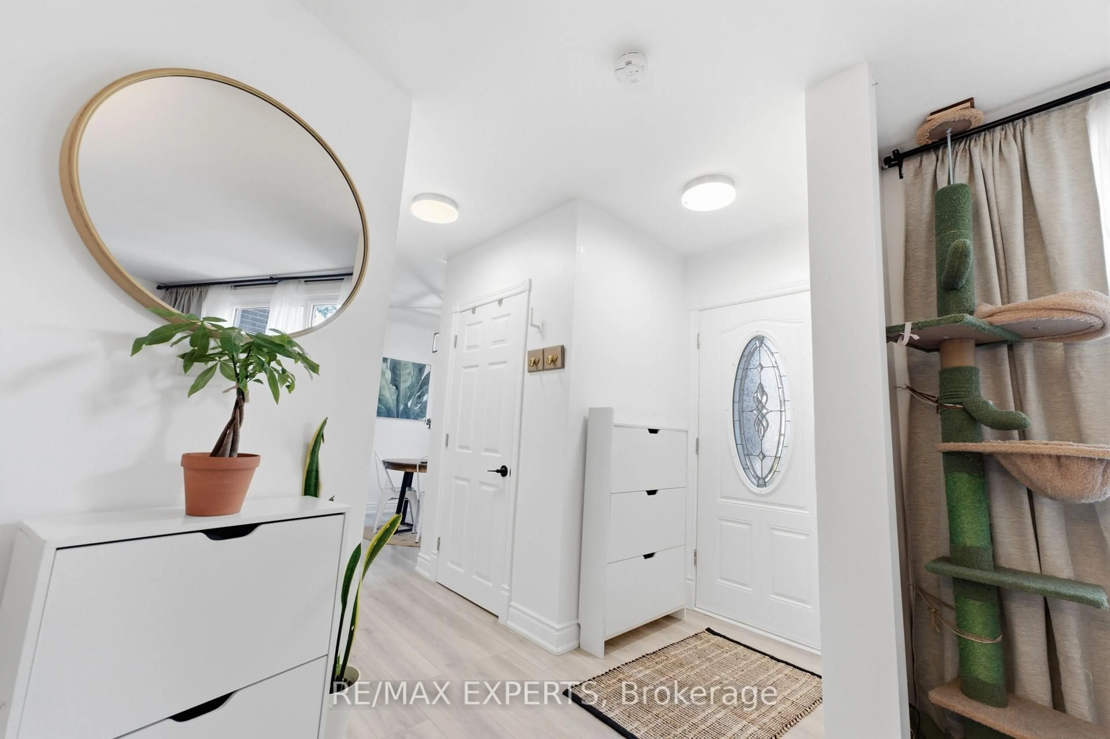 Indoor entryway for 30 Tandridge Cres #853, Toronto Ontario M9W 2P2