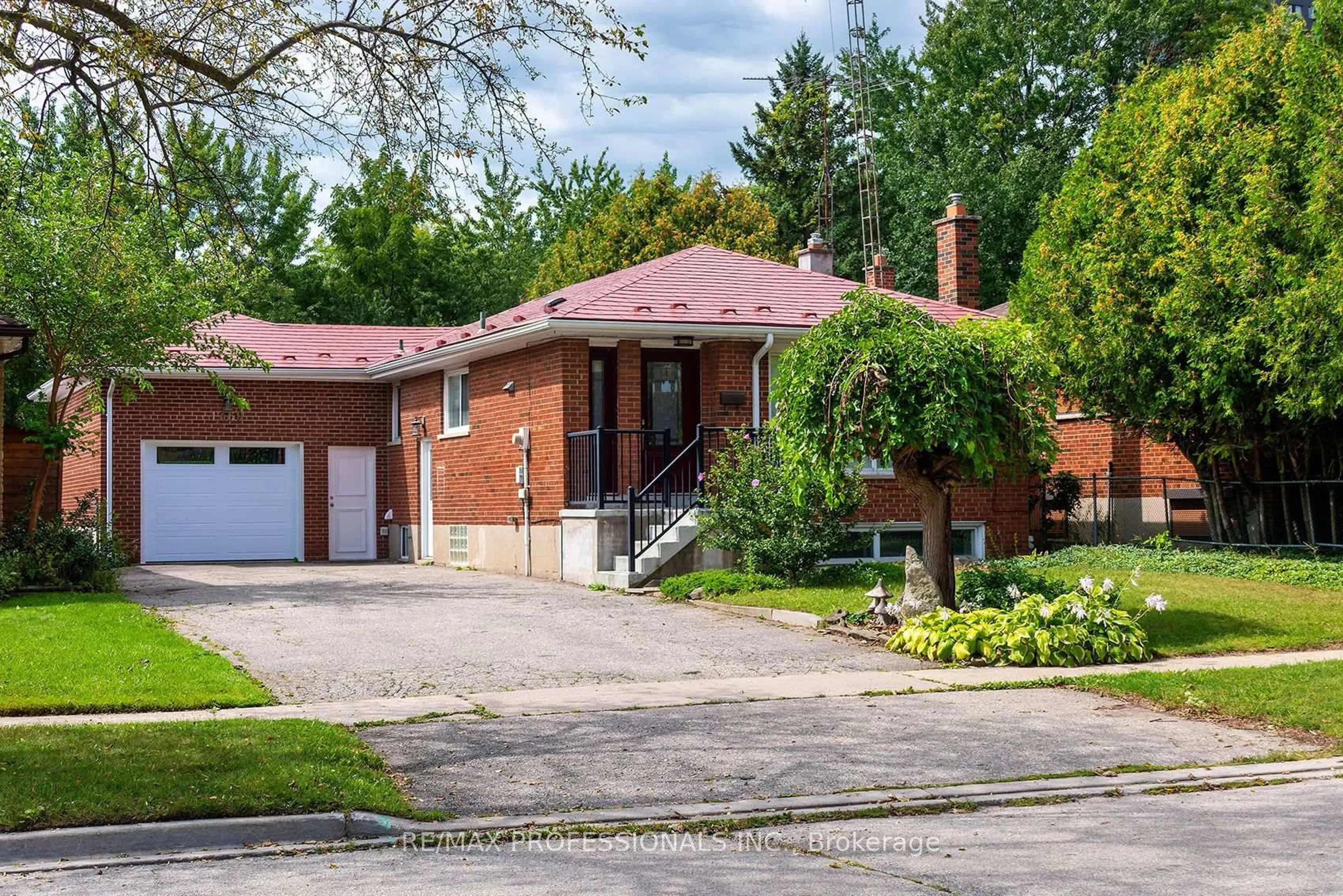 Home with brick exterior material, street for 1360 Lewisham Dr, Mississauga Ontario L5J 3P9