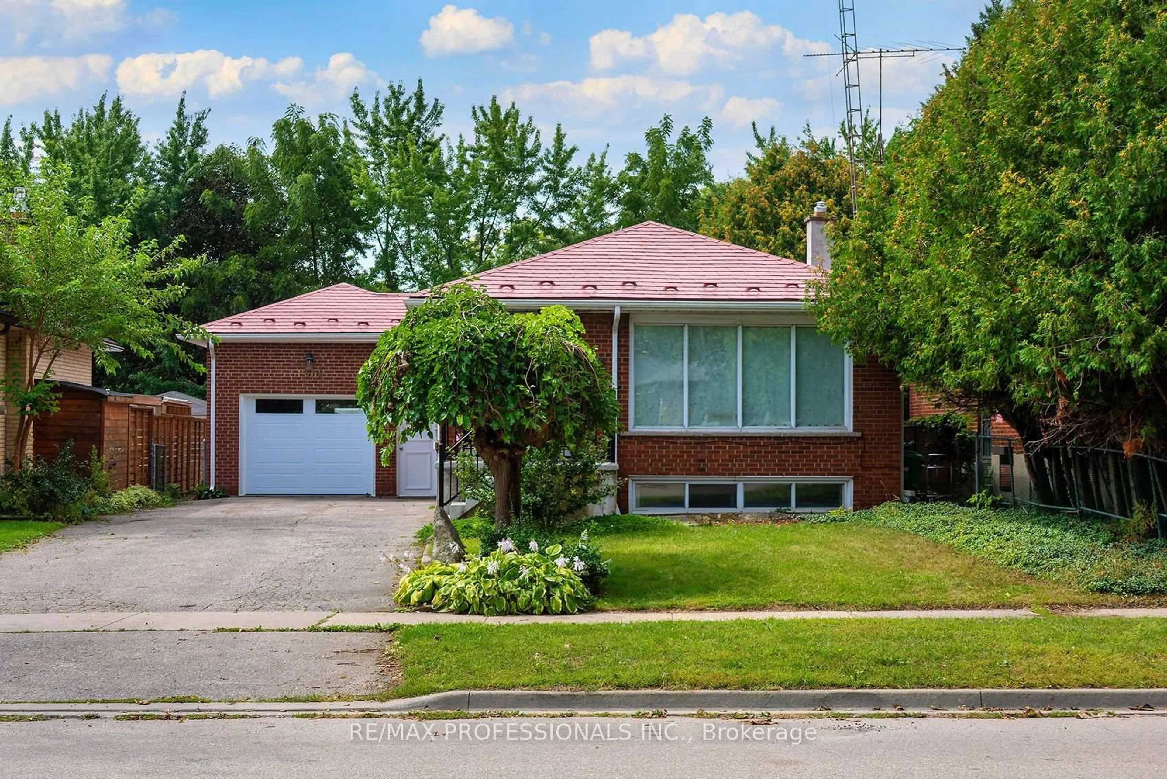 Home with brick exterior material, street for 1360 Lewisham Dr, Mississauga Ontario L5J 3P9
