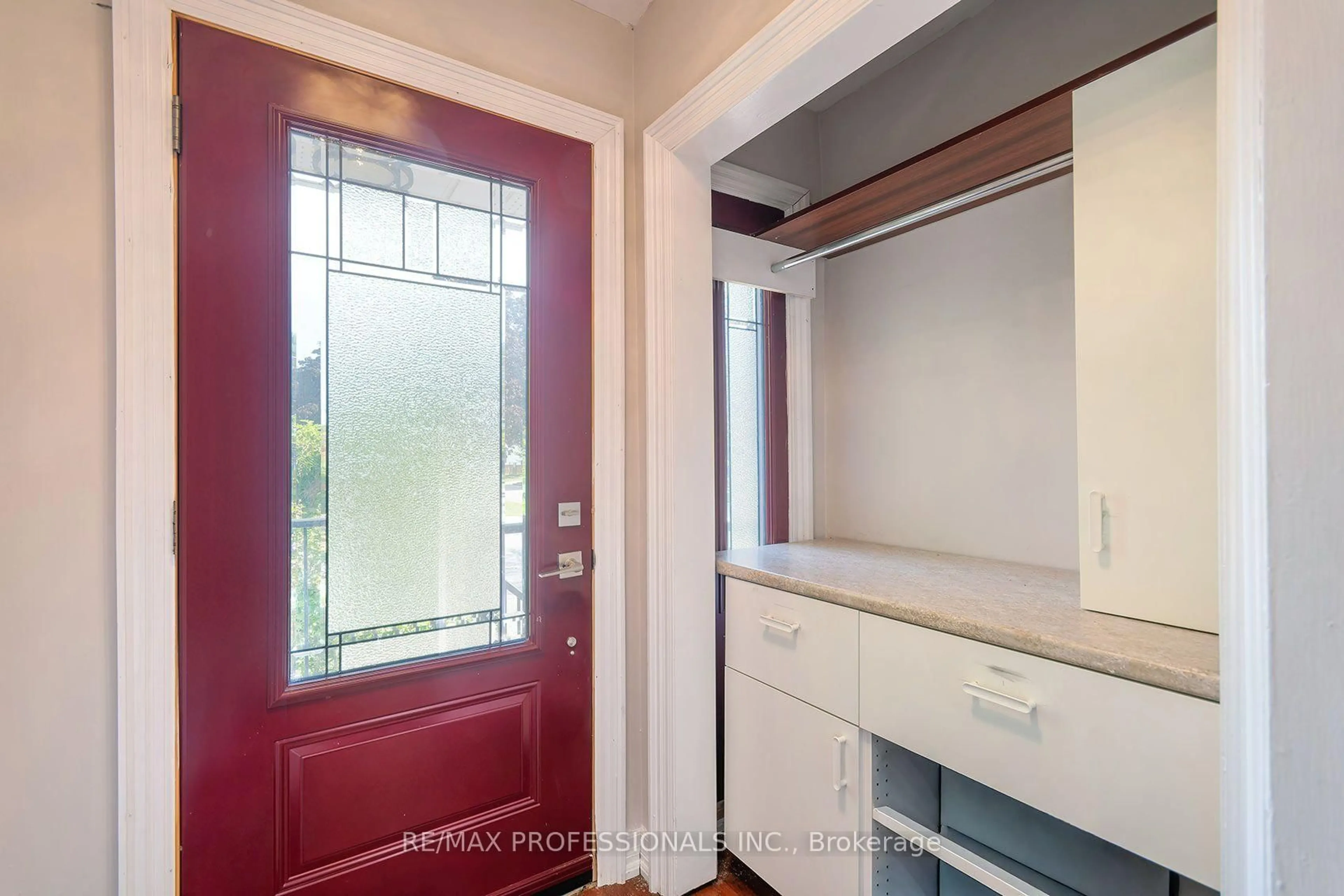 Indoor entryway for 1360 Lewisham Dr, Mississauga Ontario L5J 3P9