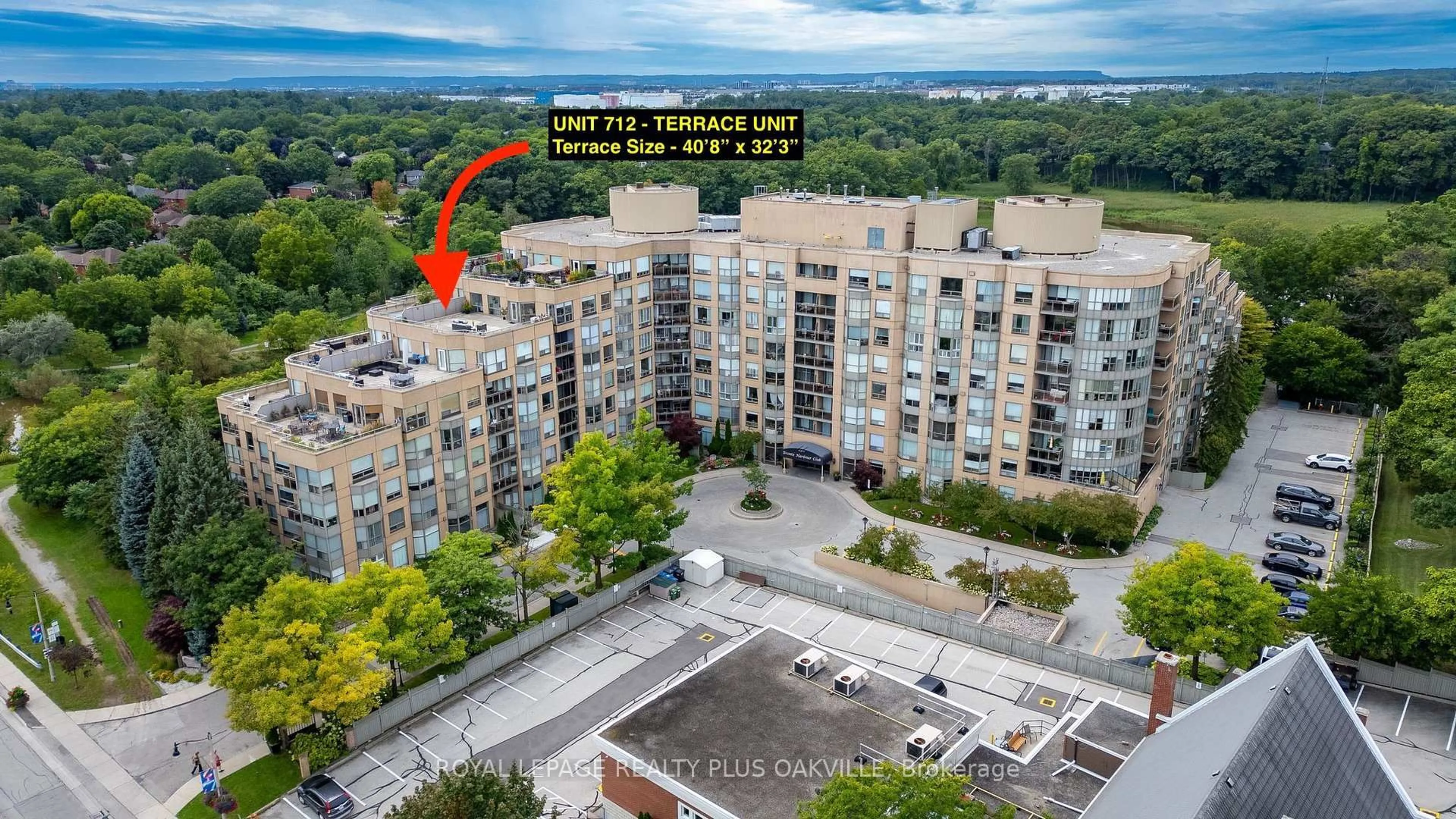A pic from outside/outdoor area/front of a property/back of a property/a pic from drone, city buildings view from balcony for 2511 Lakeshore Rd #712, Oakville Ontario L6L 6L9