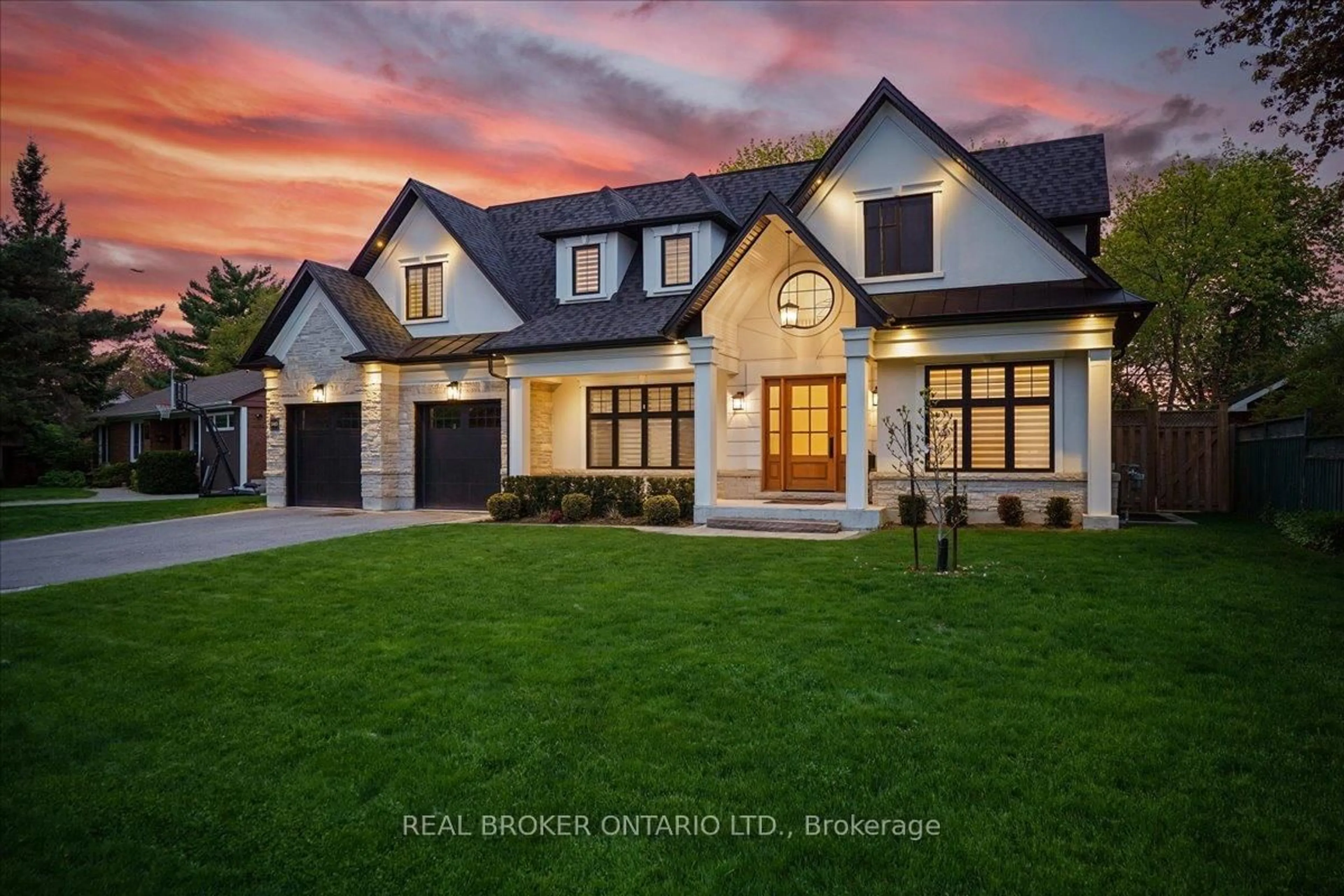 Home with brick exterior material, street for 1445 Skyline Dr, Mississauga Ontario L5E 2W3