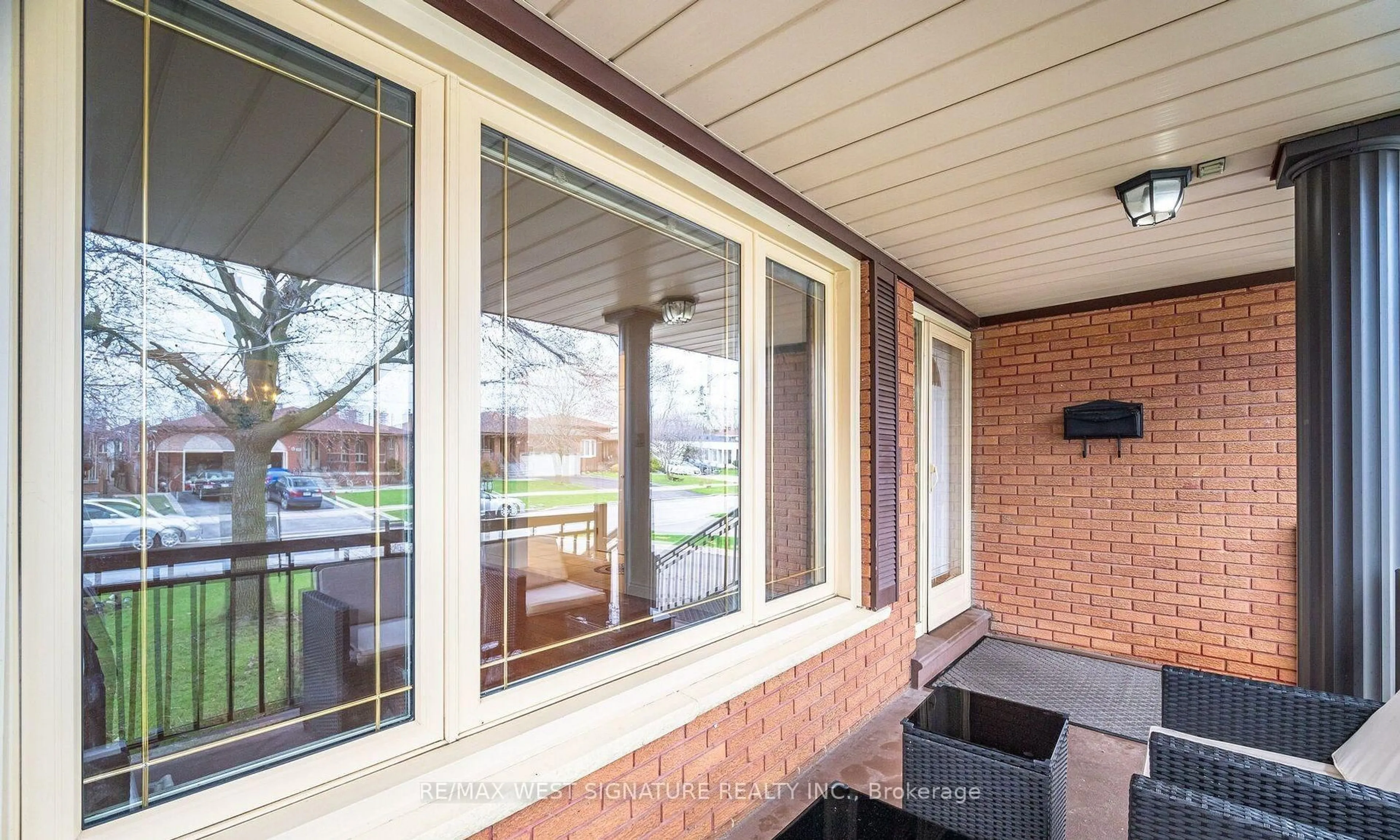 Patio, street for 36 Windsor Rd, Toronto Ontario M9R 3G4