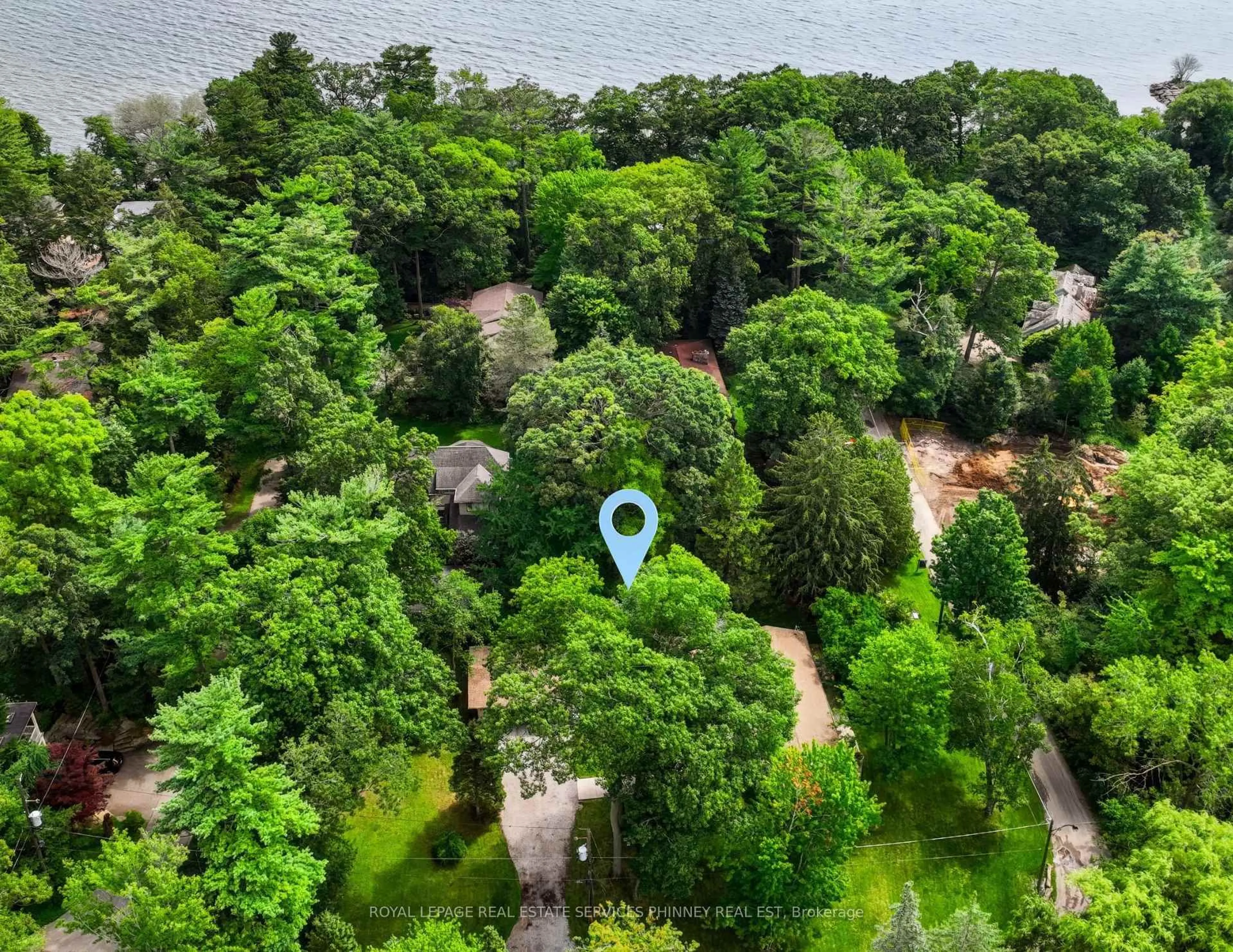A pic from outside/outdoor area/front of a property/back of a property/a pic from drone, water/lake/river/ocean view for 1066 Stockwell Ave, Mississauga Ontario L5H 1B4