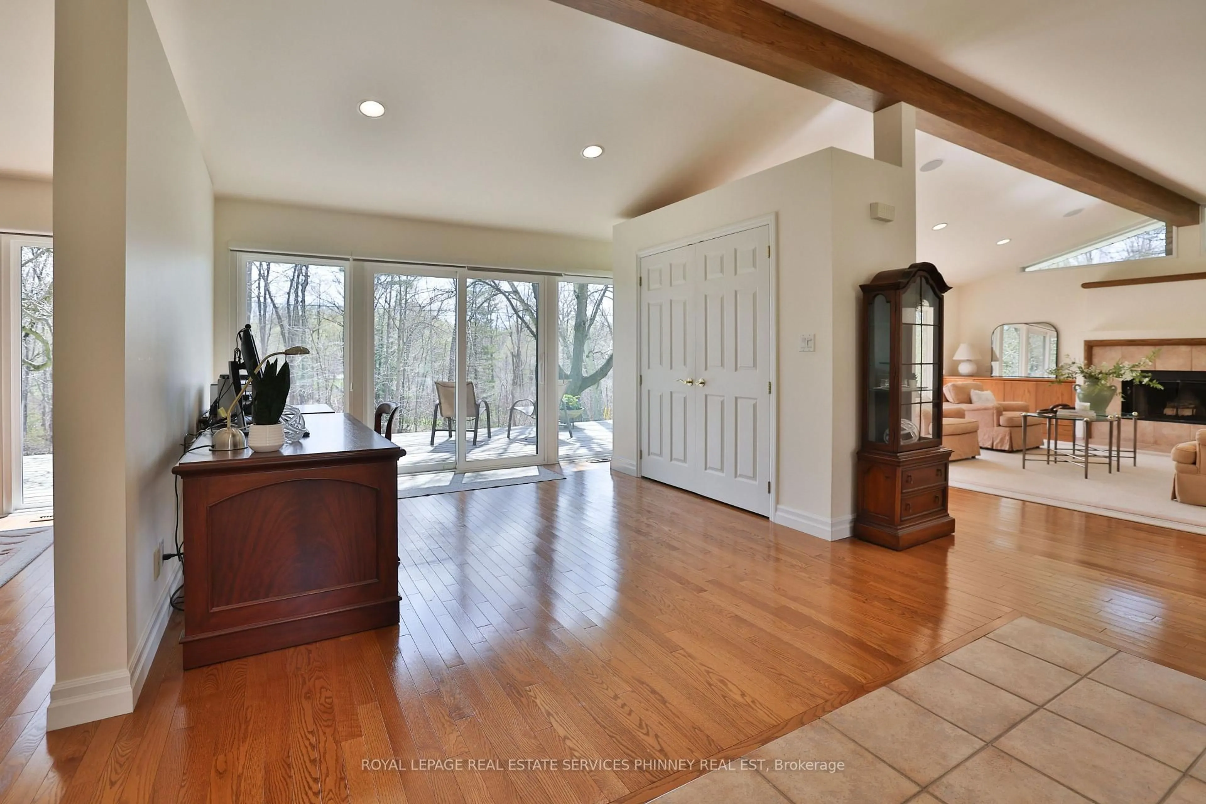 Indoor entryway for 1066 Stockwell Ave, Mississauga Ontario L5H 1B4