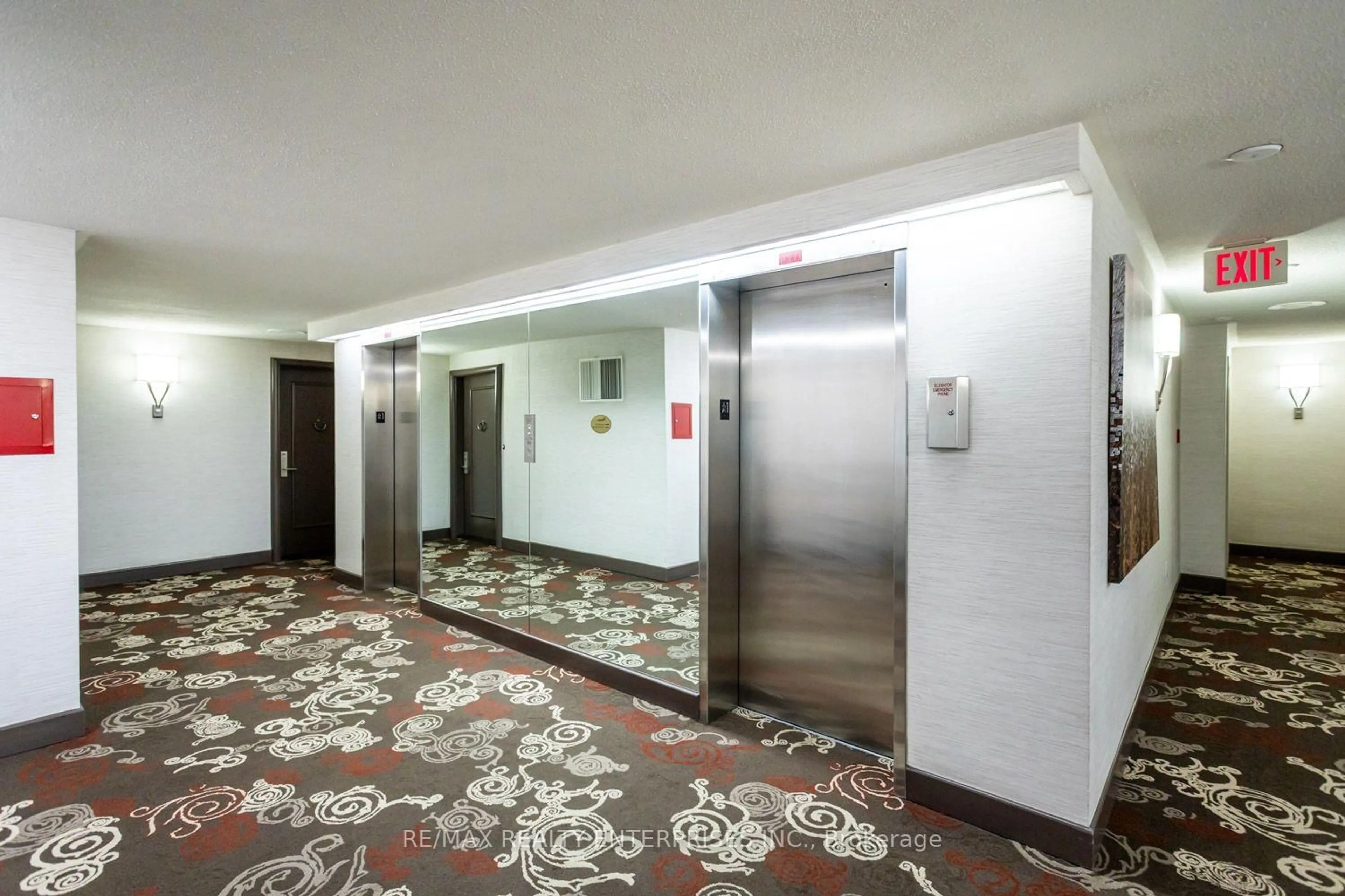 Indoor foyer for 1400 Dixie Rd #1708, Mississauga Ontario L5E 3E1