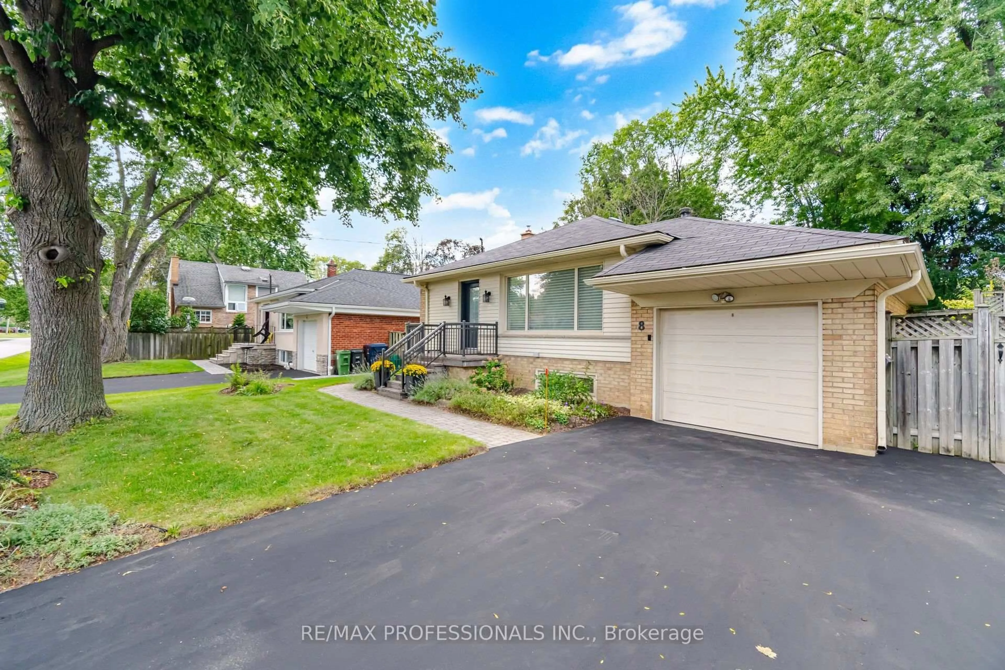A pic from outside/outdoor area/front of a property/back of a property/a pic from drone, street for 8 Beaverbrook Ave, Toronto Ontario M9B 2M7