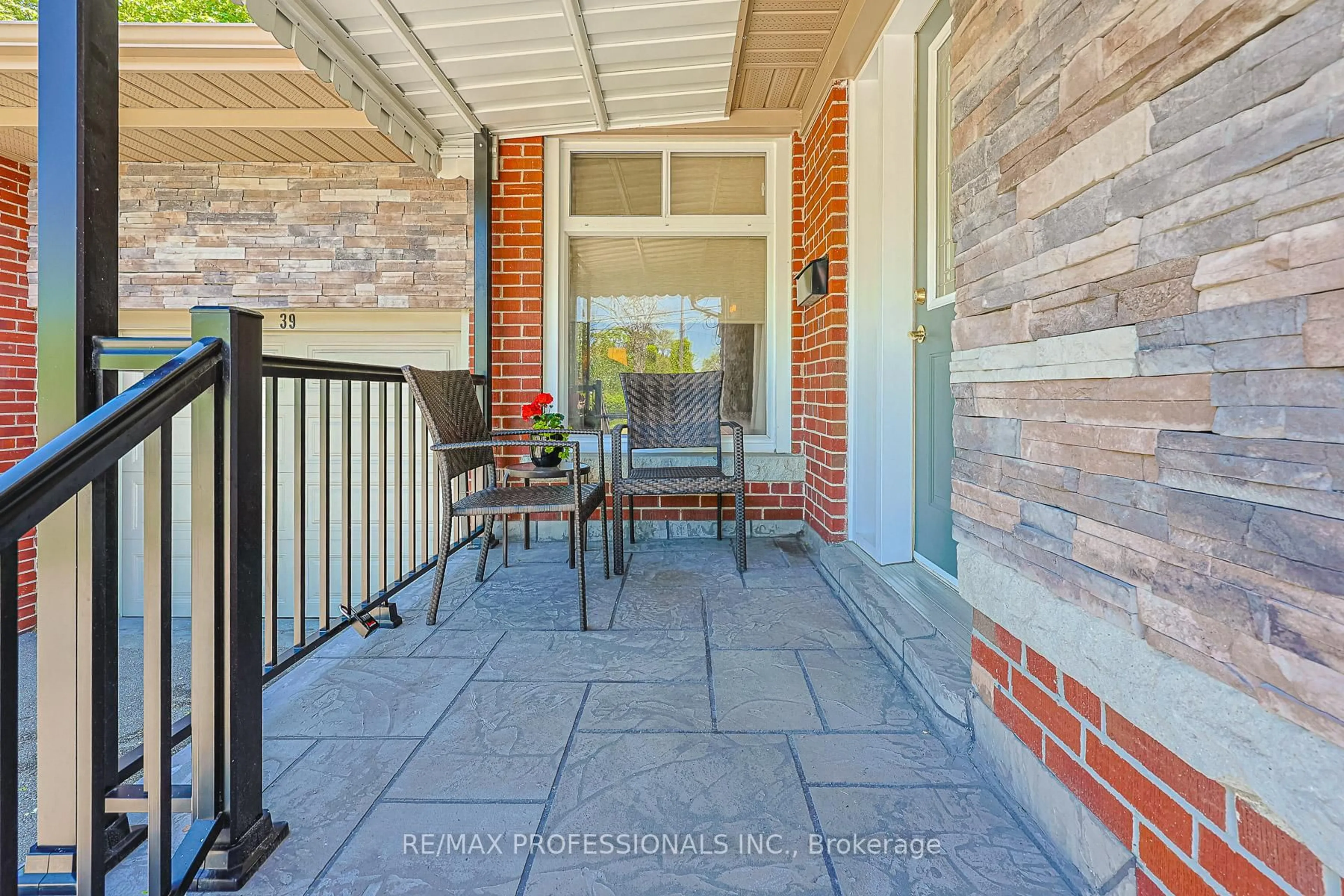 Patio, street for 39 Sealcove Dr, Toronto Ontario M9C 2C7