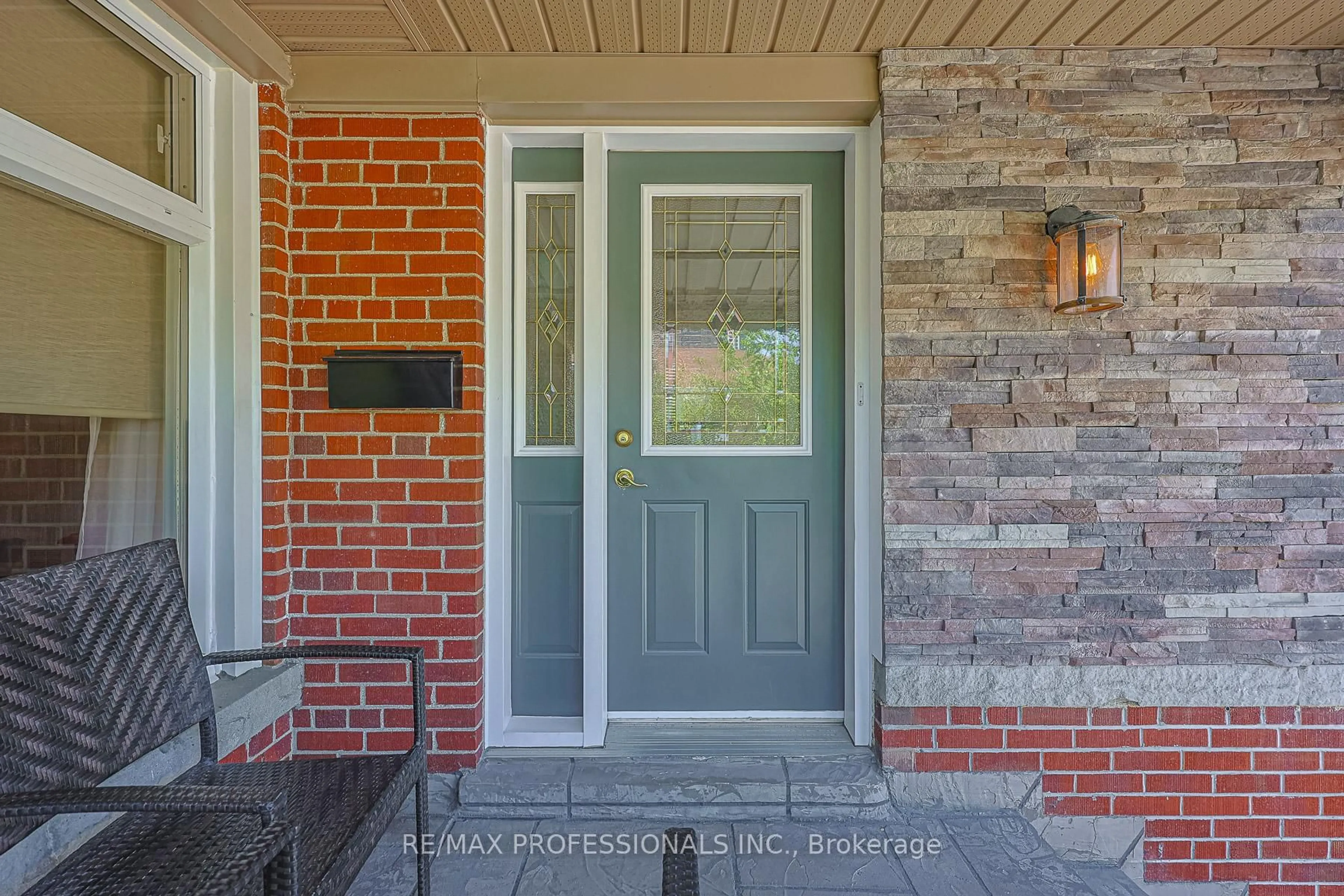 Indoor entryway for 39 Sealcove Dr, Toronto Ontario M9C 2C7