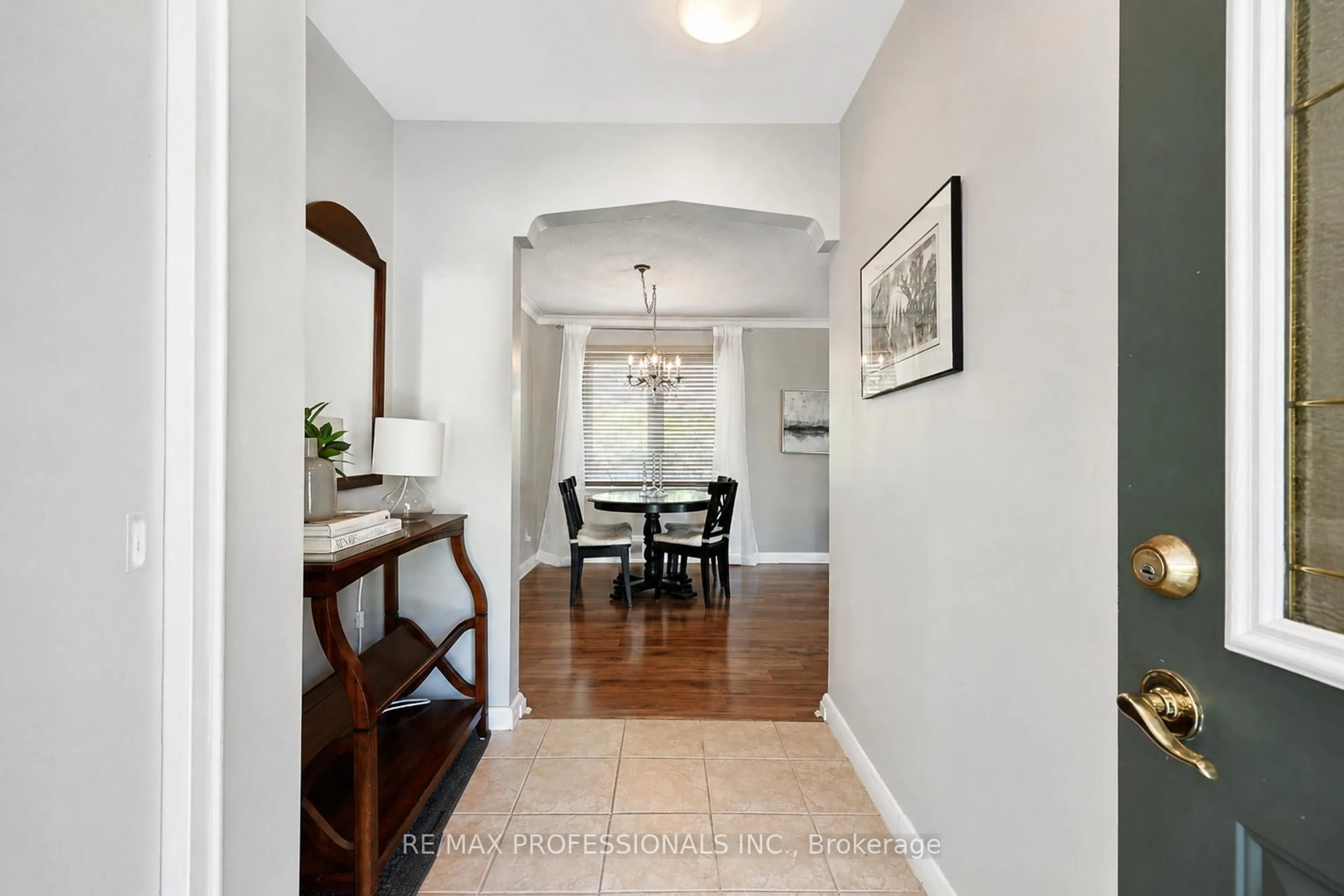 Indoor entryway for 39 Sealcove Dr, Toronto Ontario M9C 2C7