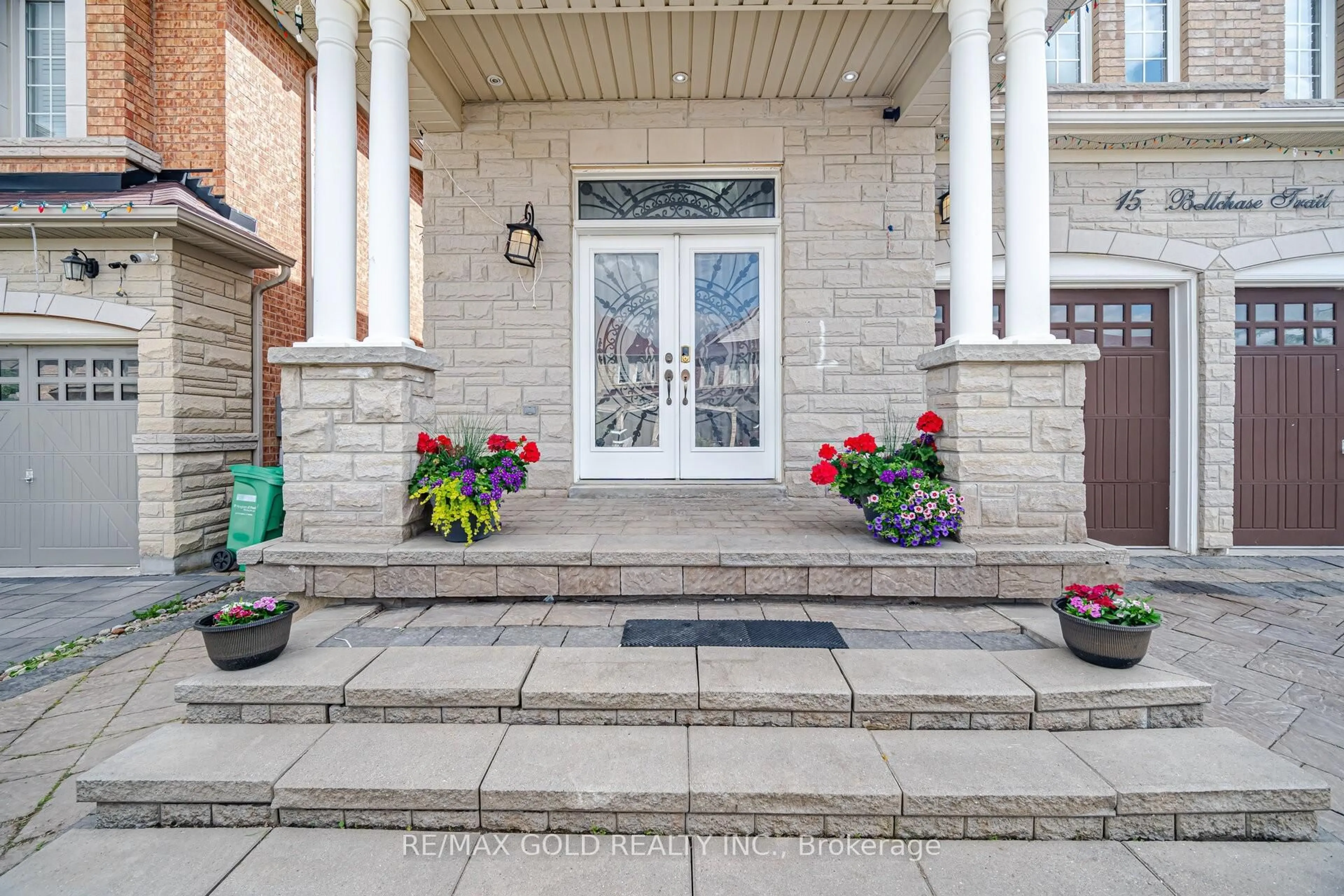 Indoor entryway for 155 Bellchase Tr, Brampton Ontario L6P 3N2