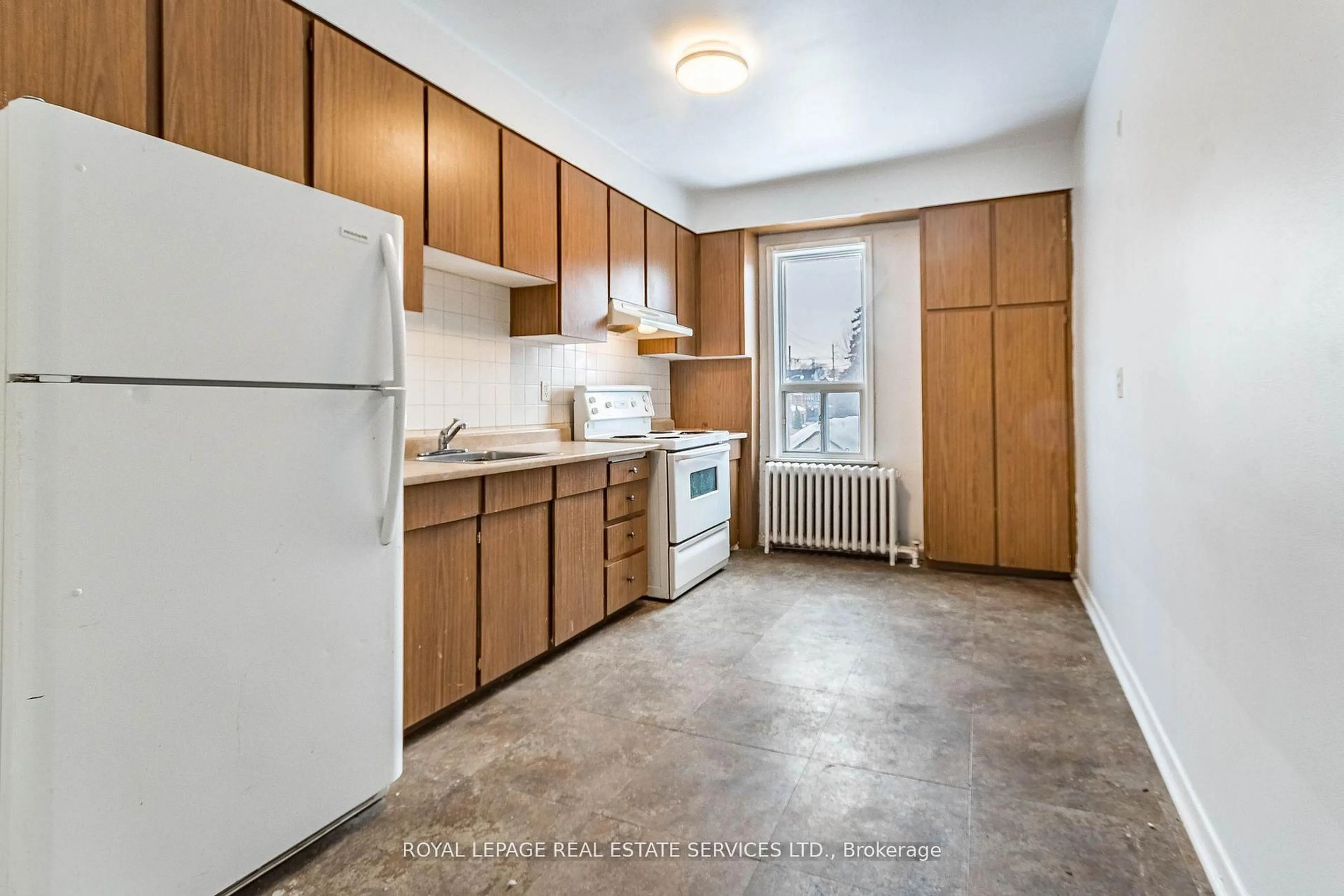 Standard kitchen, unknown for 1160 Dufferin St, Toronto Ontario M6H 4B8