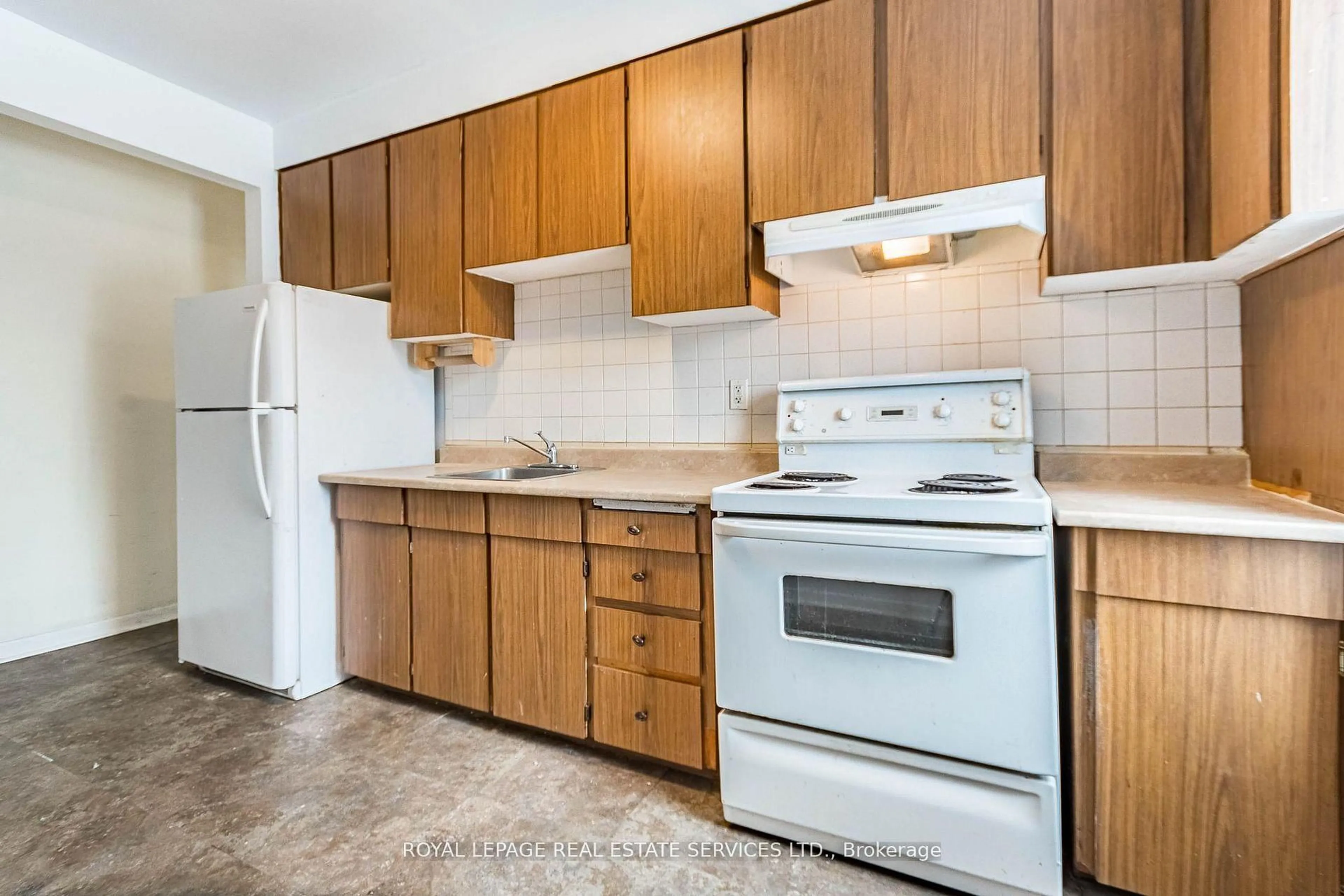 Standard kitchen, unknown for 1160 Dufferin St, Toronto Ontario M6H 4B8