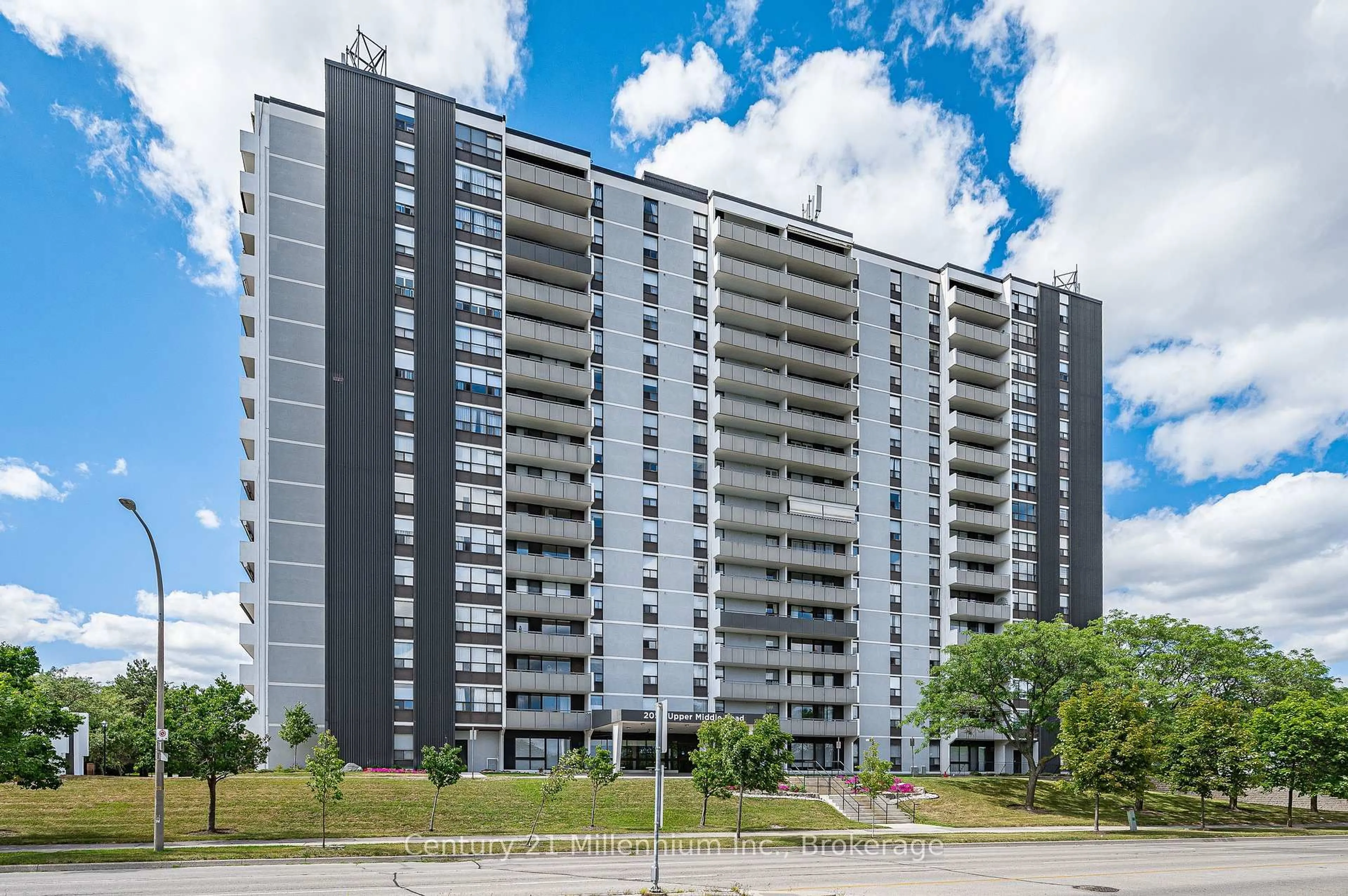 A pic from outside/outdoor area/front of a property/back of a property/a pic from drone, building for 2055 Upper Middle Rd #1605, Burlington Ontario L7P 3P4
