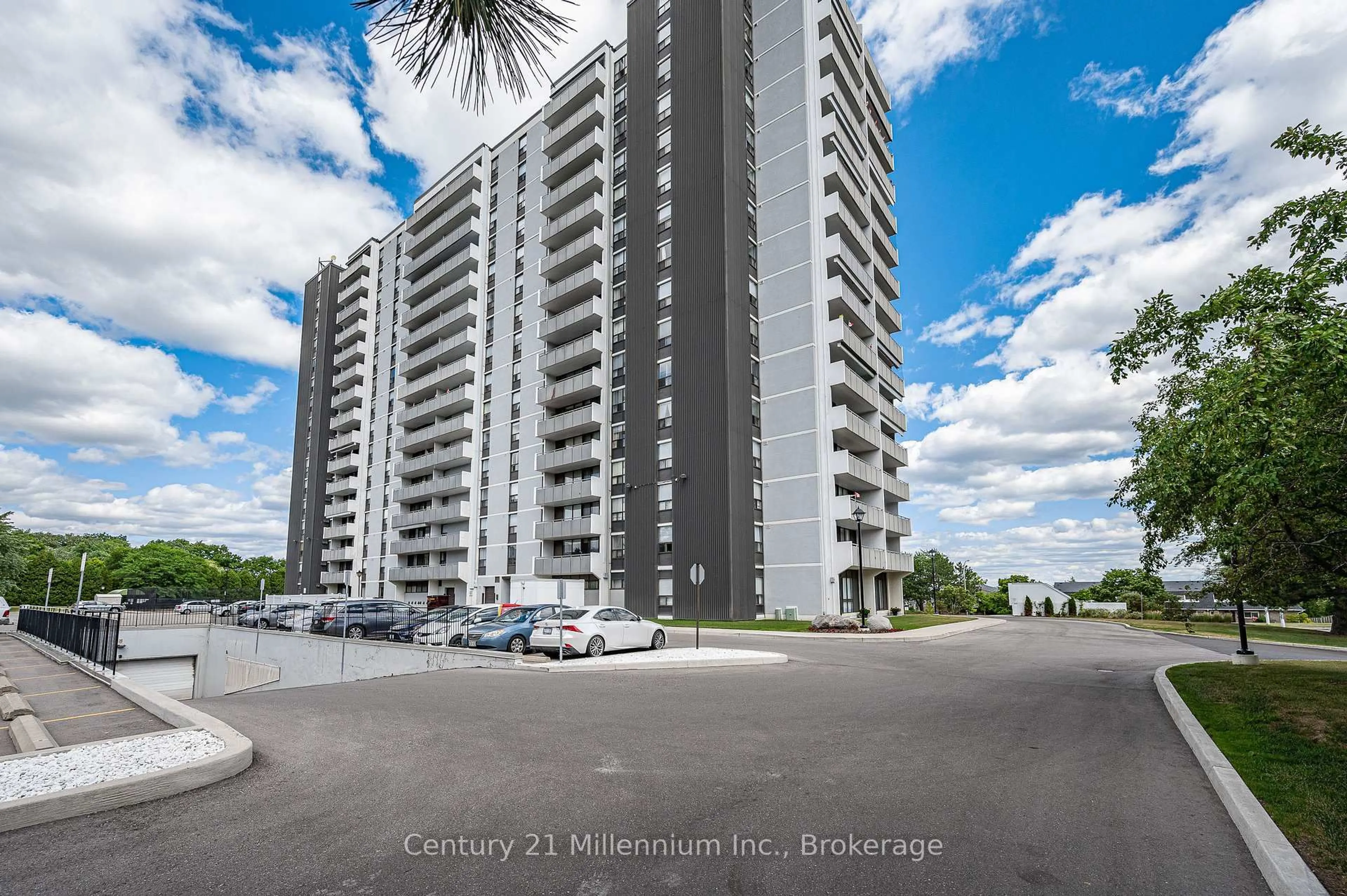 A pic from outside/outdoor area/front of a property/back of a property/a pic from drone, unknown for 2055 Upper Middle Rd #1605, Burlington Ontario L7P 3P4