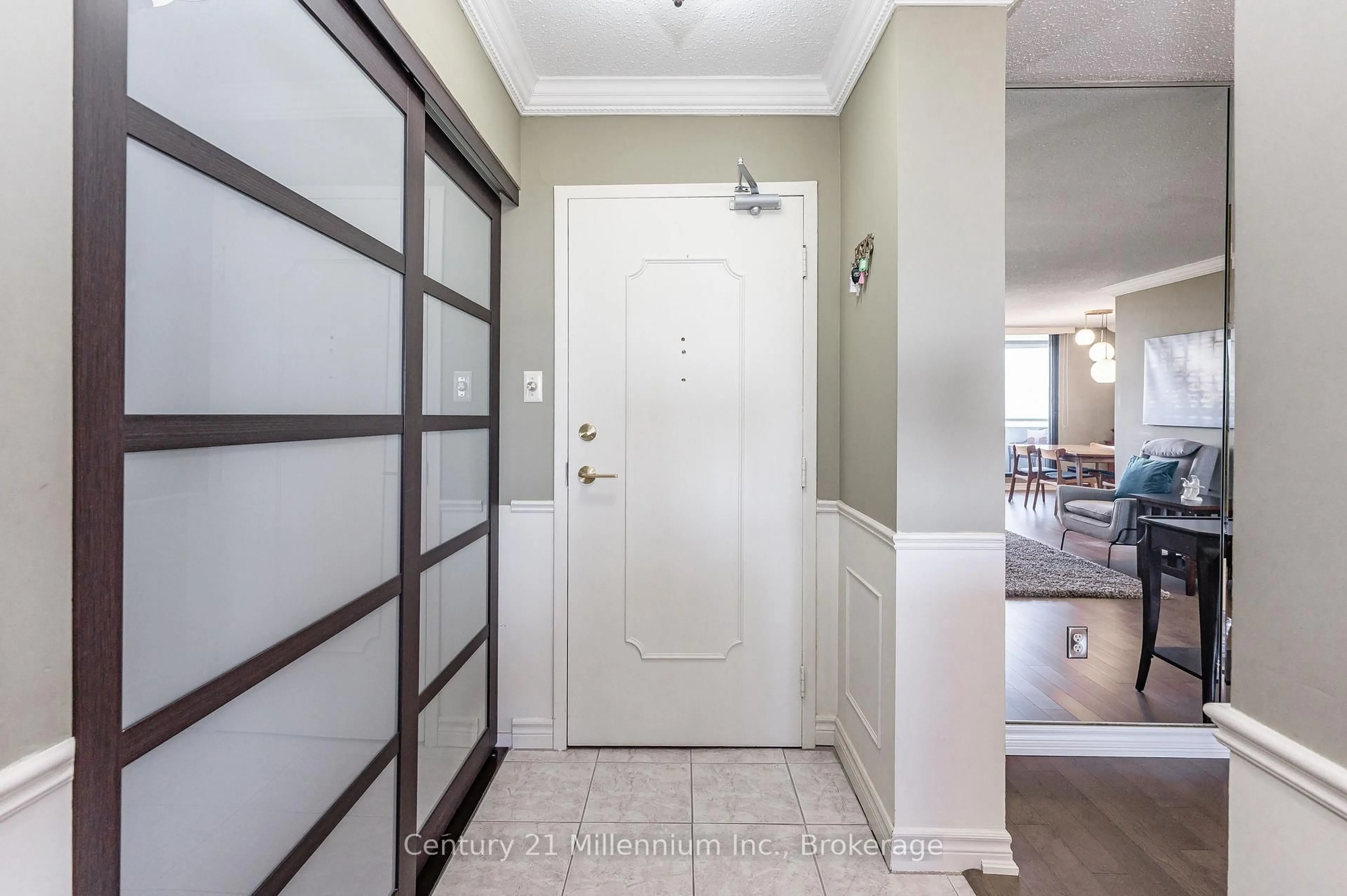 Indoor entryway for 2055 Upper Middle Rd #1605, Burlington Ontario L7P 3P4