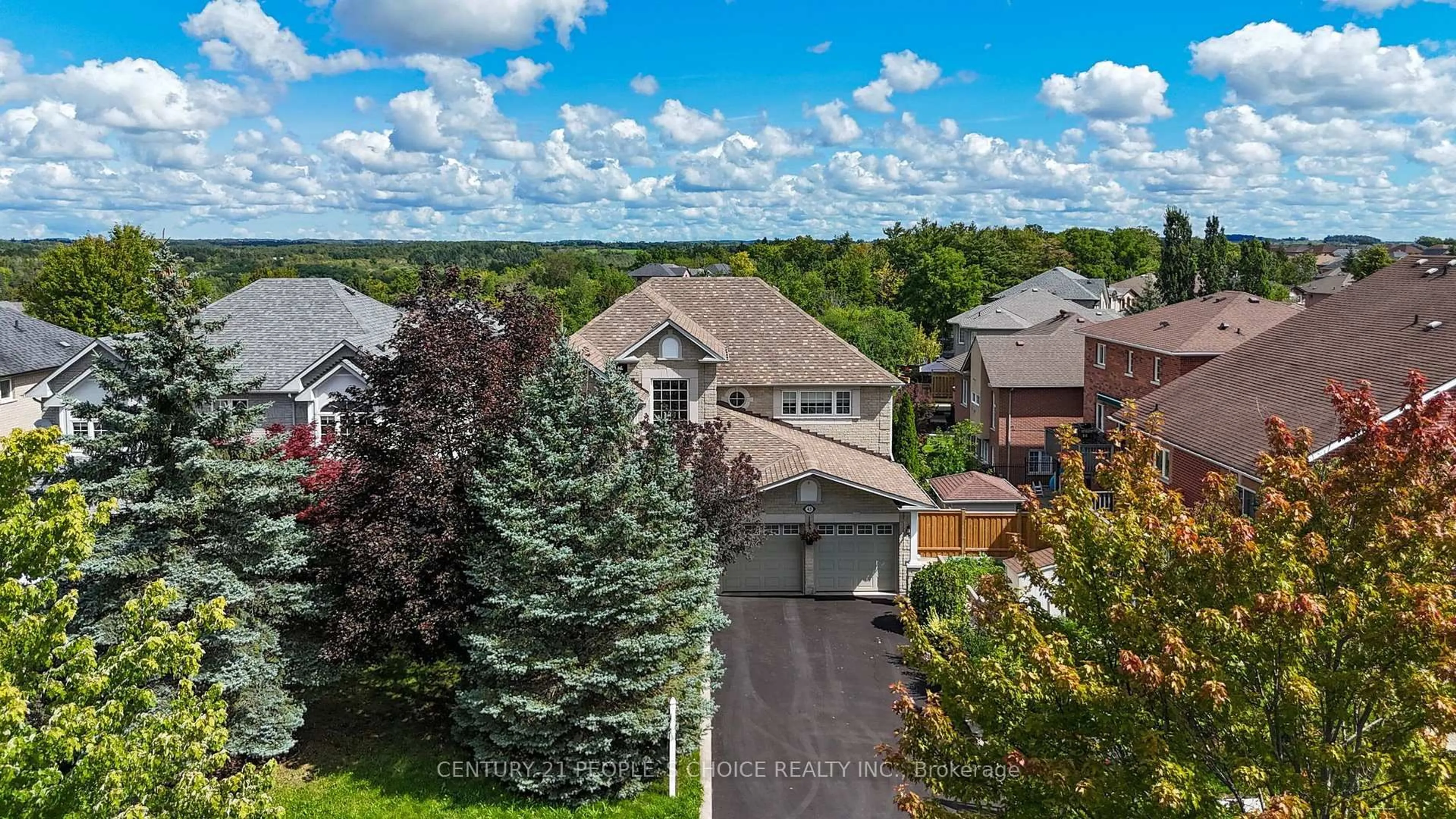 A pic from outside/outdoor area/front of a property/back of a property/a pic from drone, unknown for 43 Strawberry Hill Crt, Caledon Ontario L7E 2M4