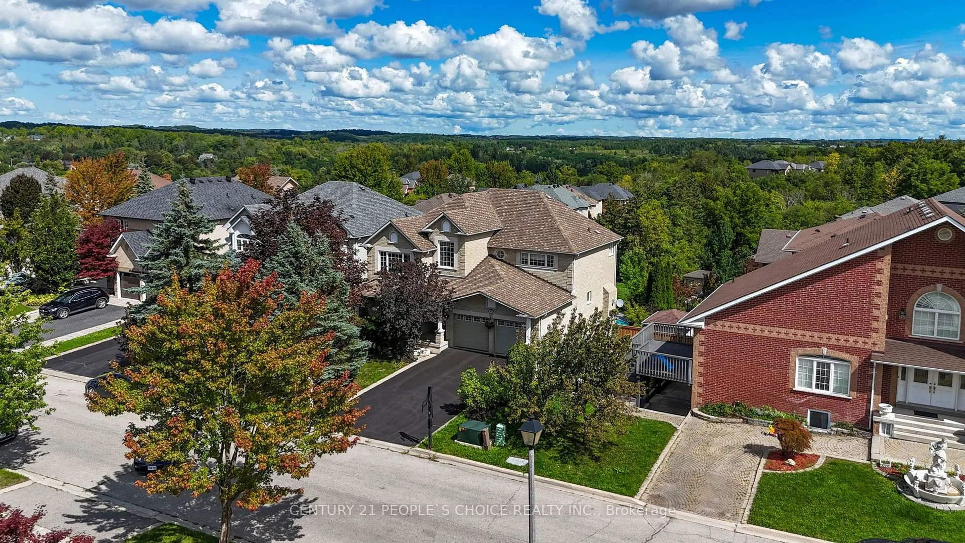 A pic from outside/outdoor area/front of a property/back of a property/a pic from drone, street for 43 Strawberry Hill Crt, Caledon Ontario L7E 2M4