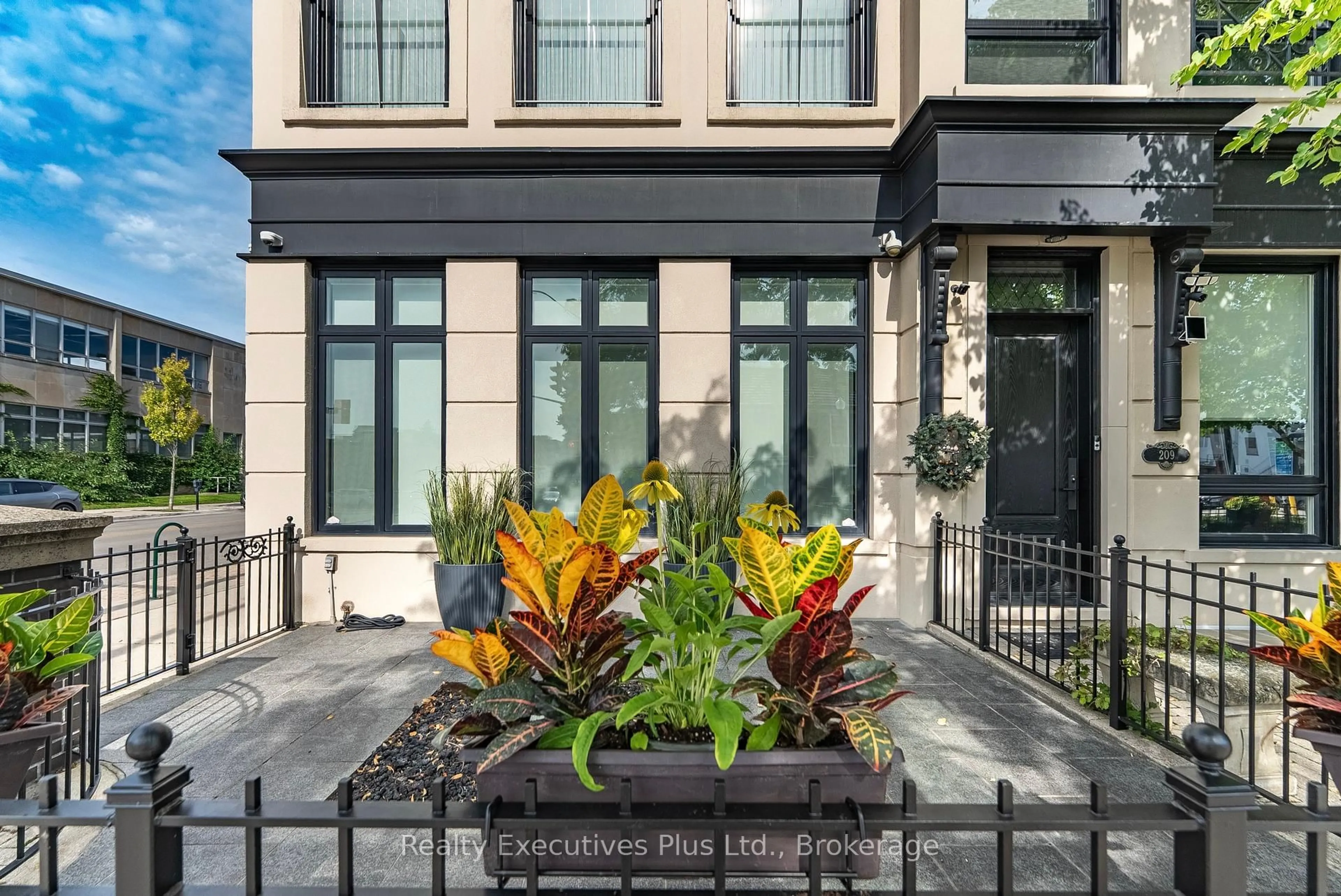 Unknown for 125 George St, Oakville Ontario L6J 3B9