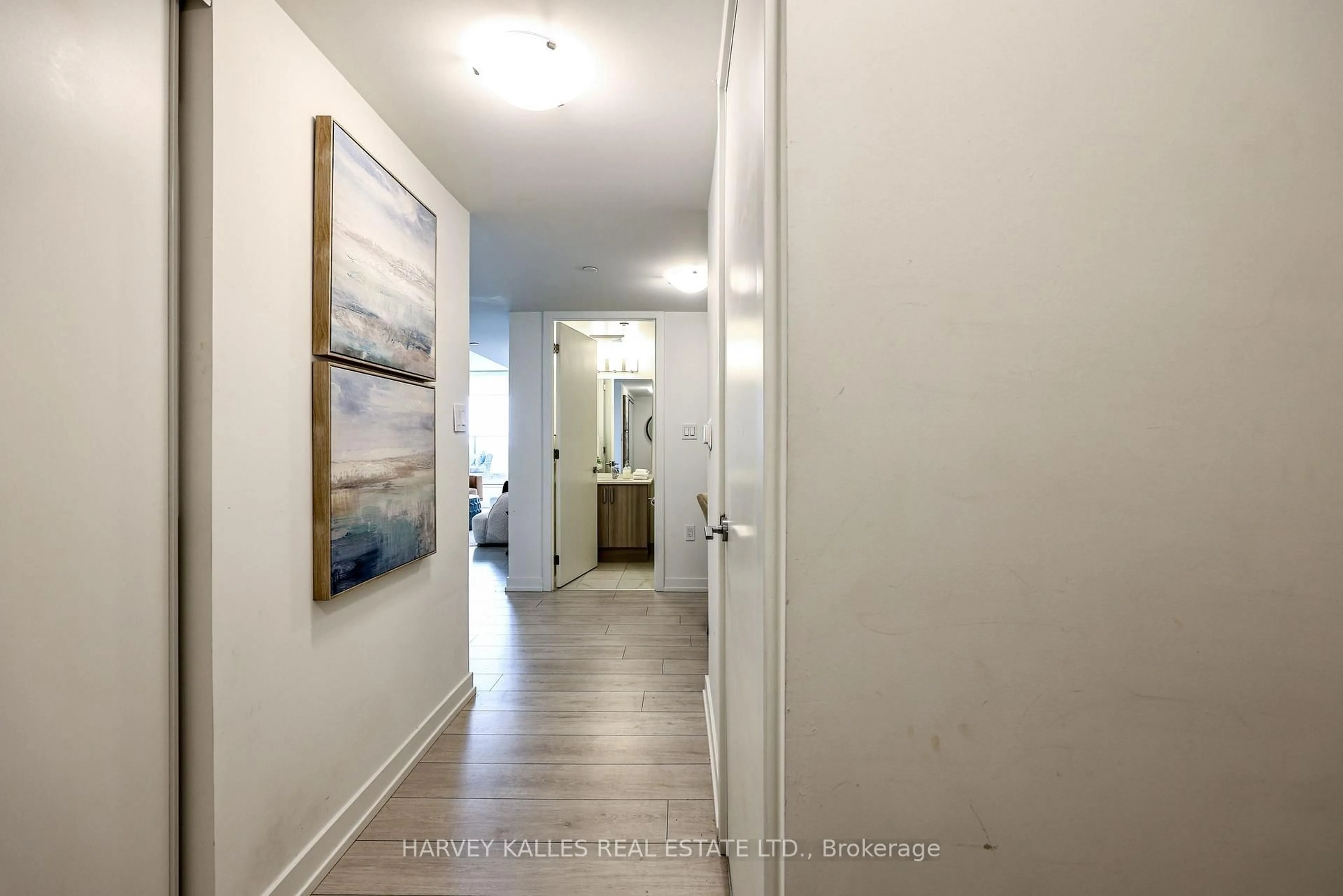 Indoor entryway for 556 Marlee Ave #606, Toronto Ontario M6B 0B1