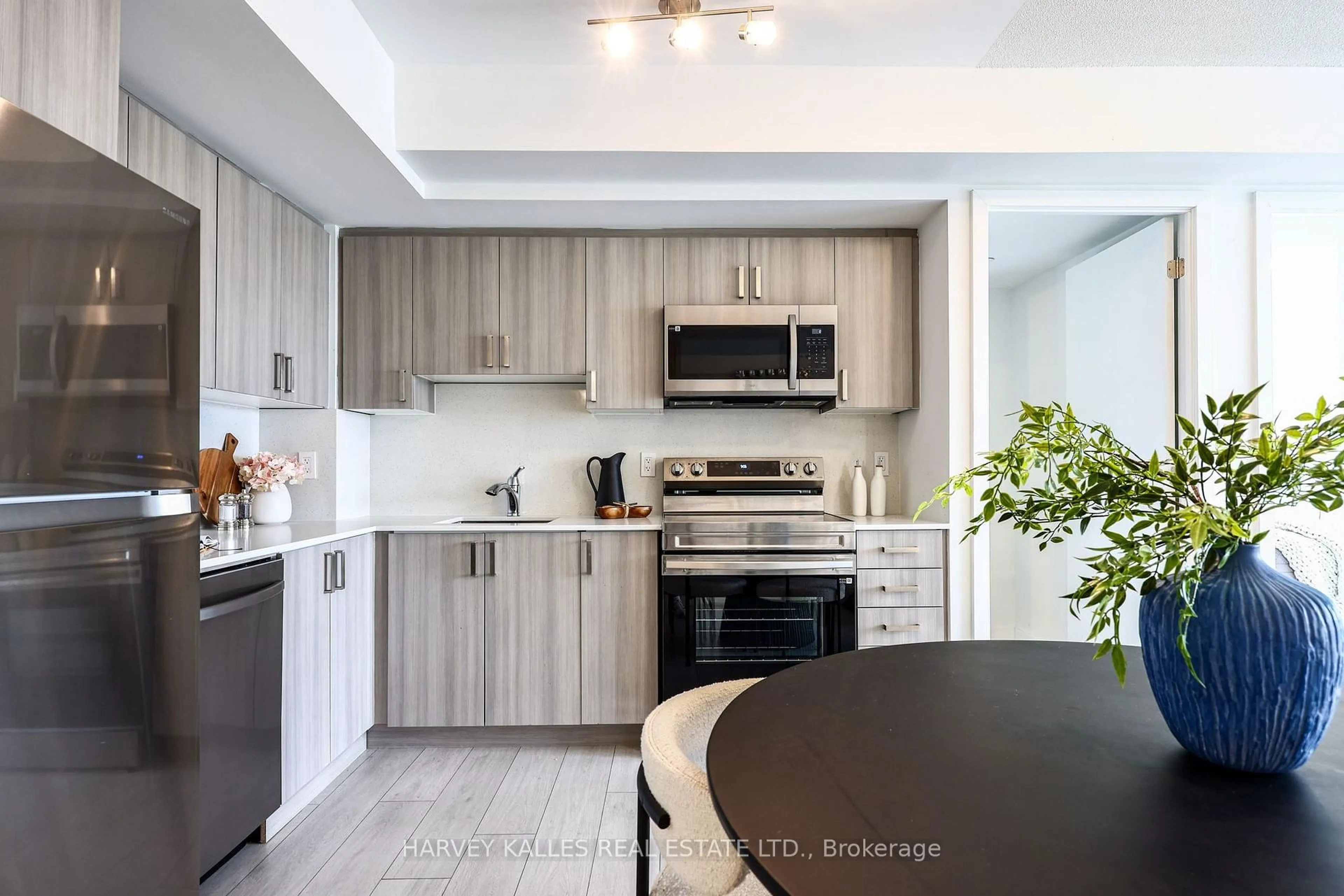 Unknown for 556 Marlee Ave #606, Toronto Ontario M6B 0B1