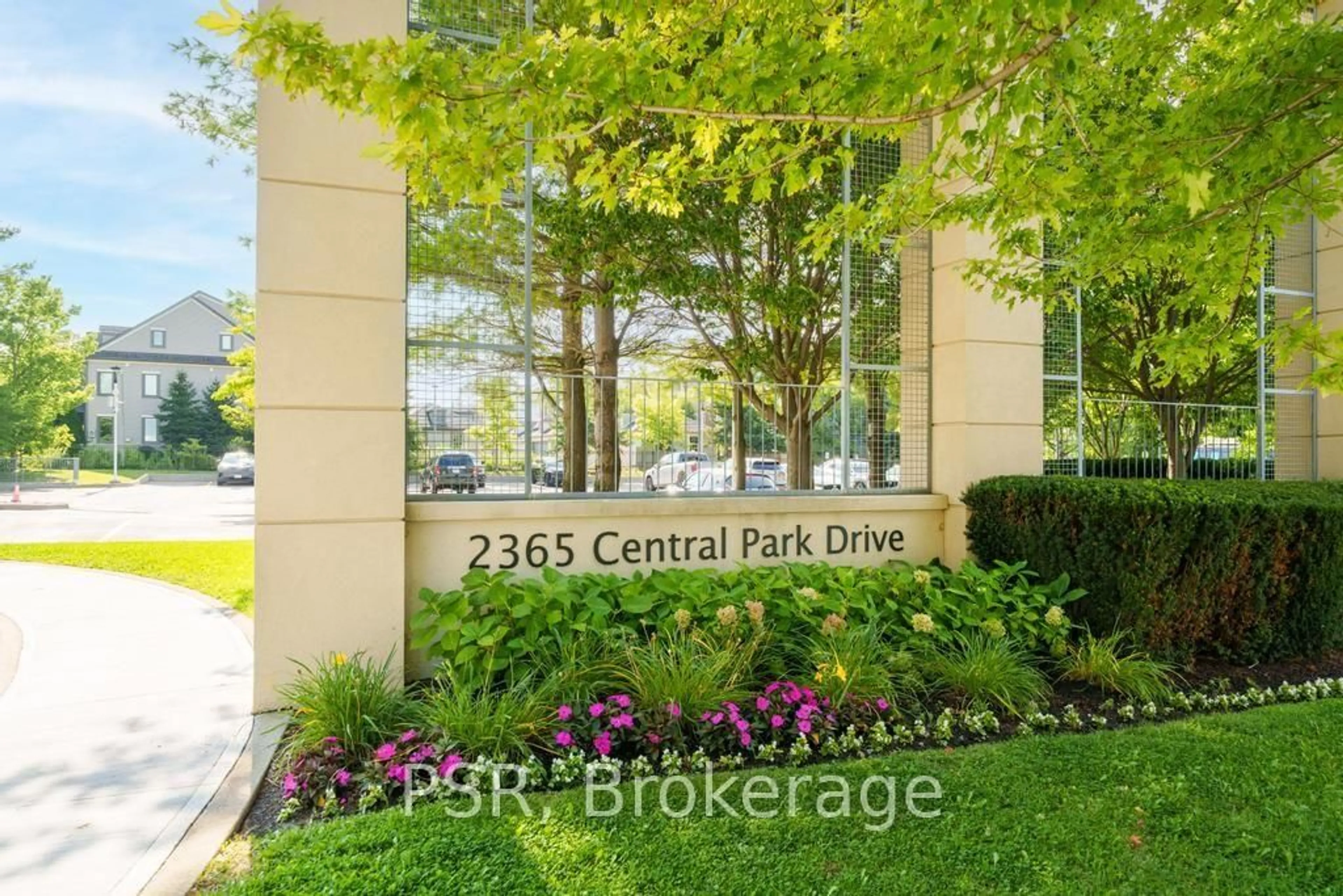 Indoor foyer for 2365 Central Park Dr #203, Oakville Ontario L6H 0C7