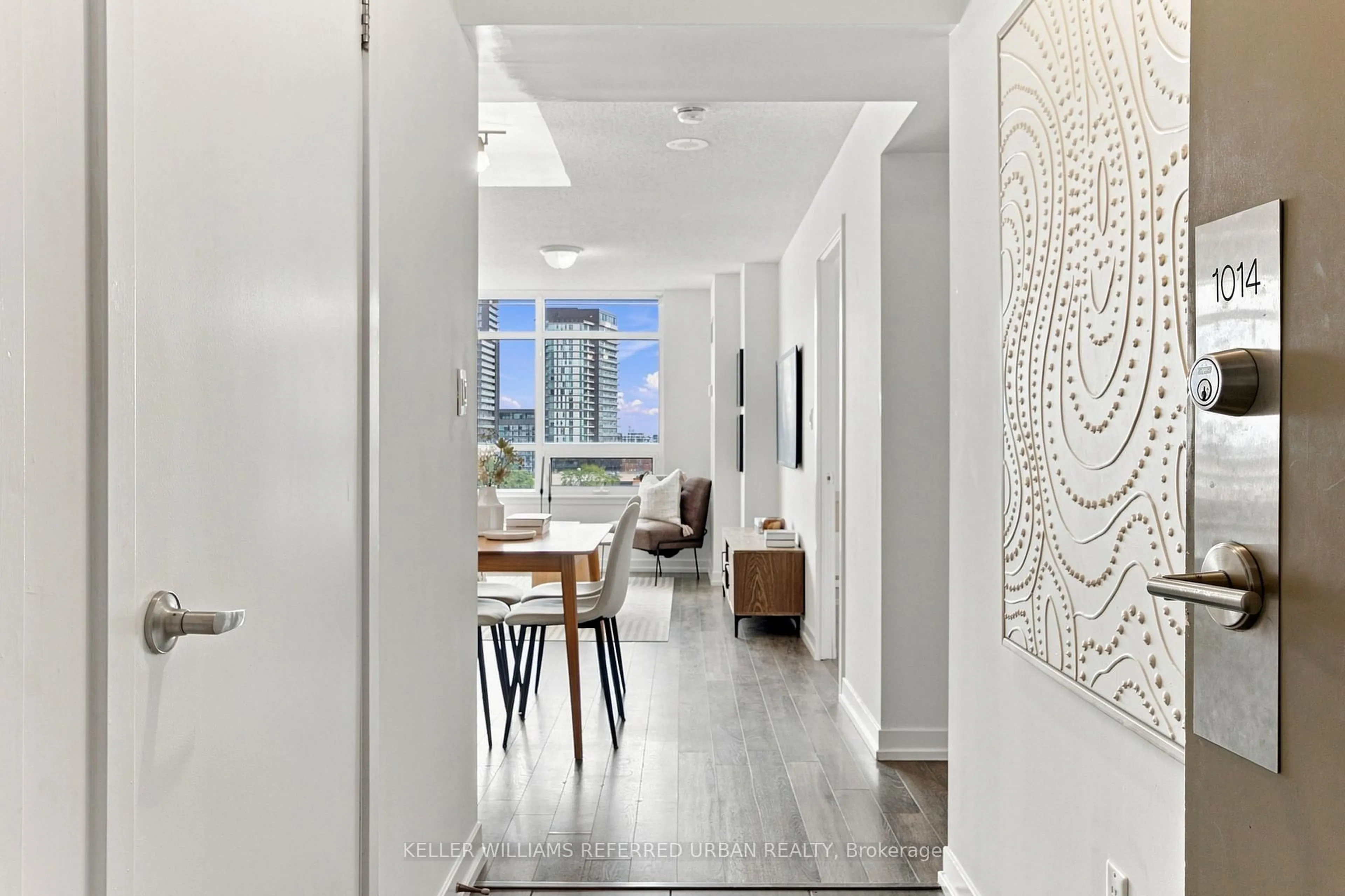 Indoor entryway for 816 Lansdowne Ave #1014, Toronto Ontario M6H 4K6