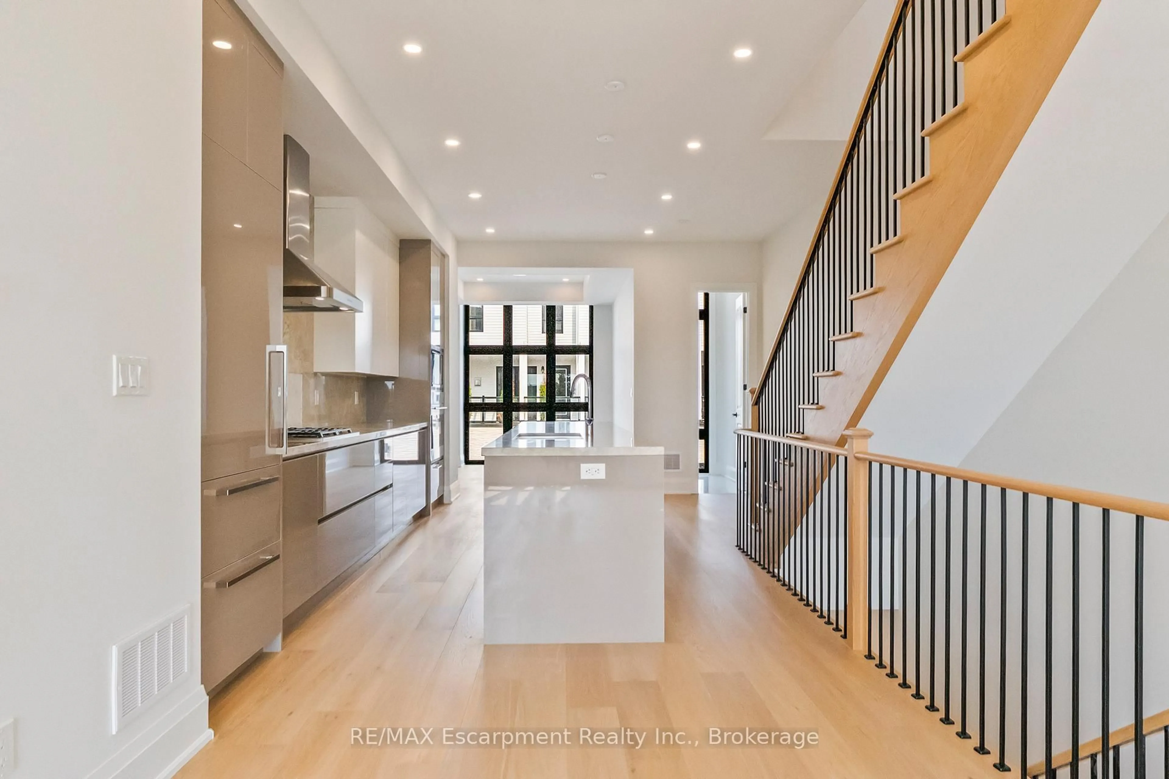 Open concept kitchen, unknown for 138 East St #4, Oakville Ontario L6L 0H9