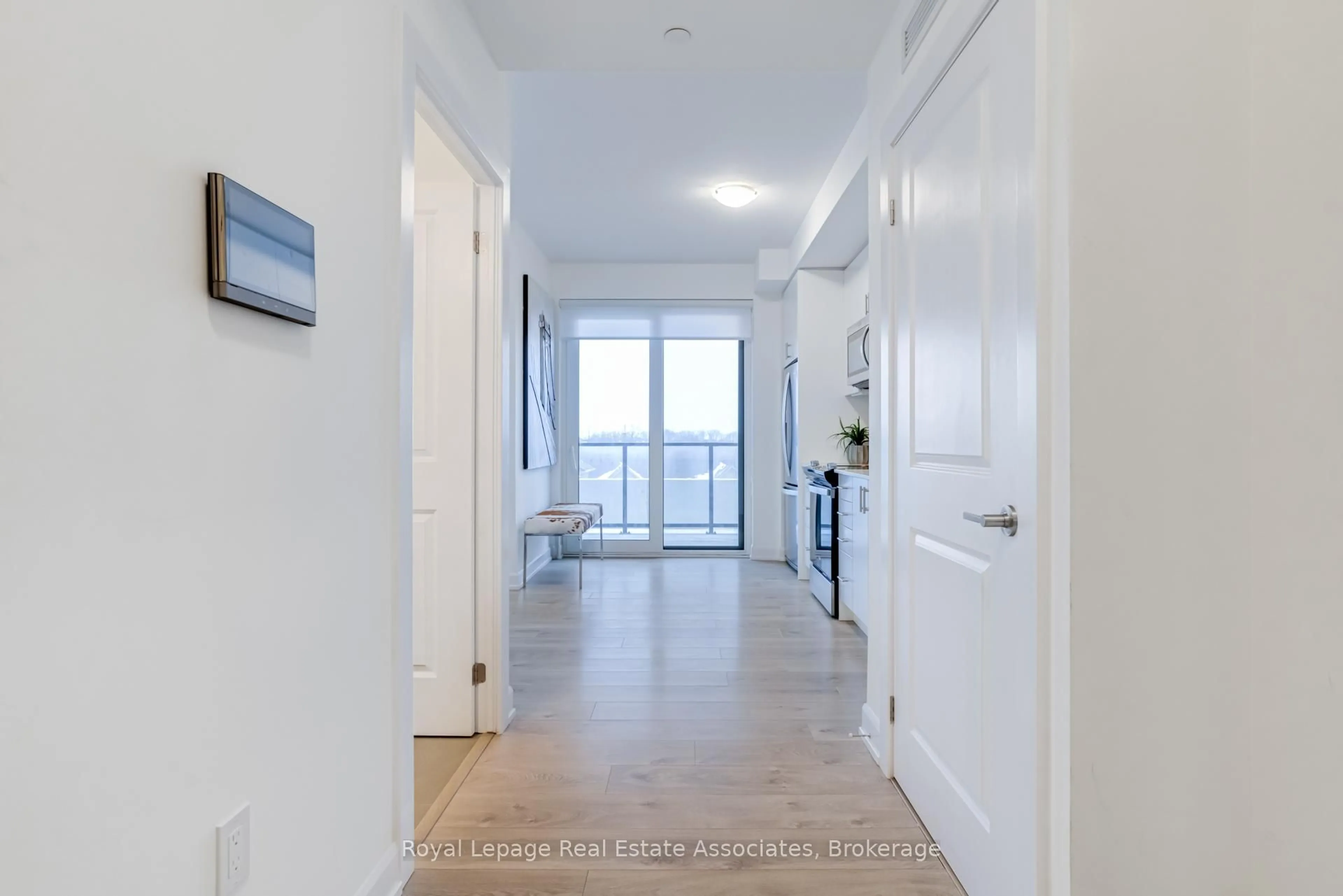 Indoor entryway for 3200 William Coltson Ave #407, Oakville Ontario L6H 7W6