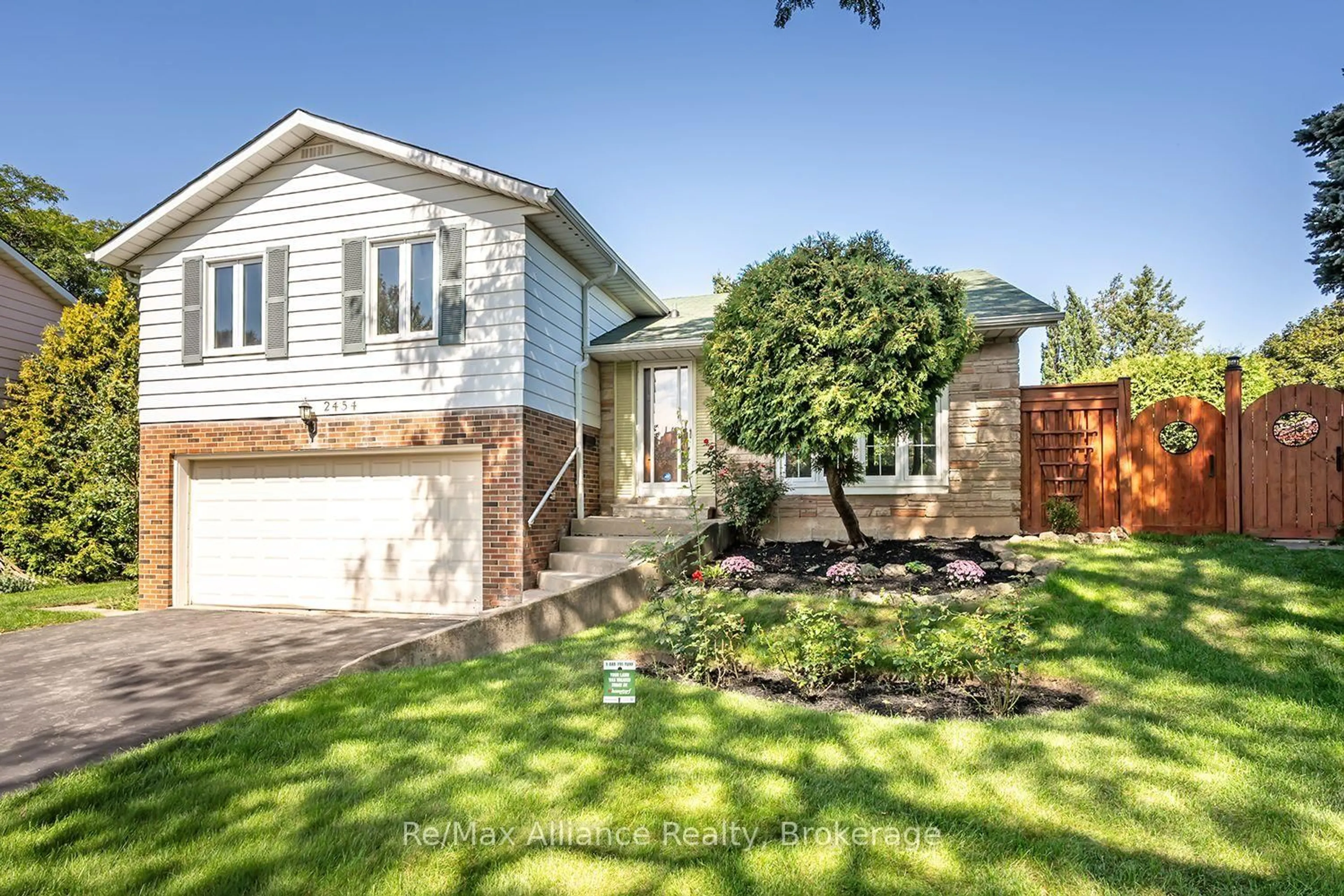Home with brick exterior material, street for 2454 Woking Cres, Mississauga Ontario L5K 1Z7