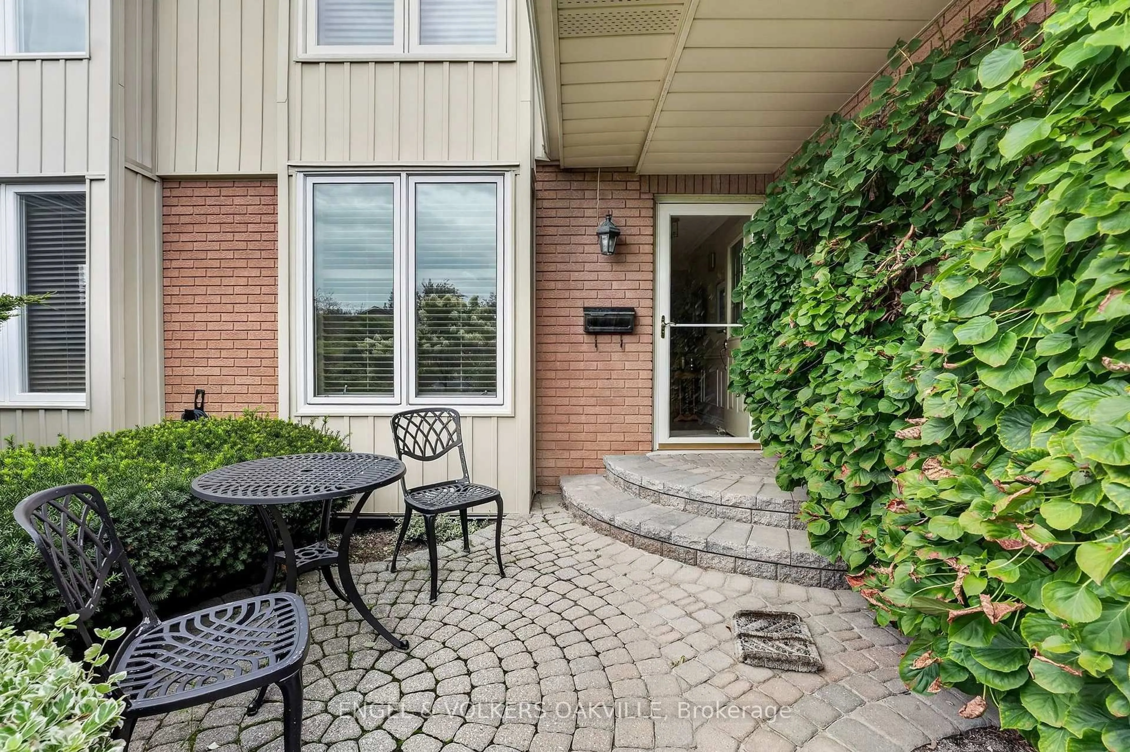 Patio, street for 4300 Pheasant Ru, Mississauga Ontario L5L 2B9
