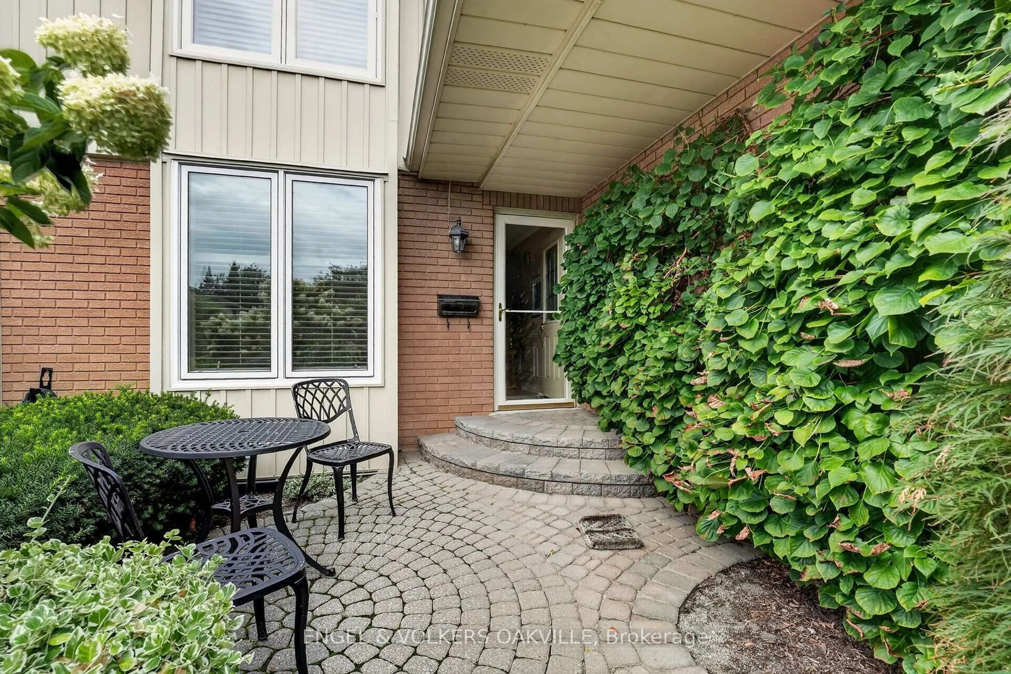 Patio, street for 4300 Pheasant Ru, Mississauga Ontario L5L 2B9