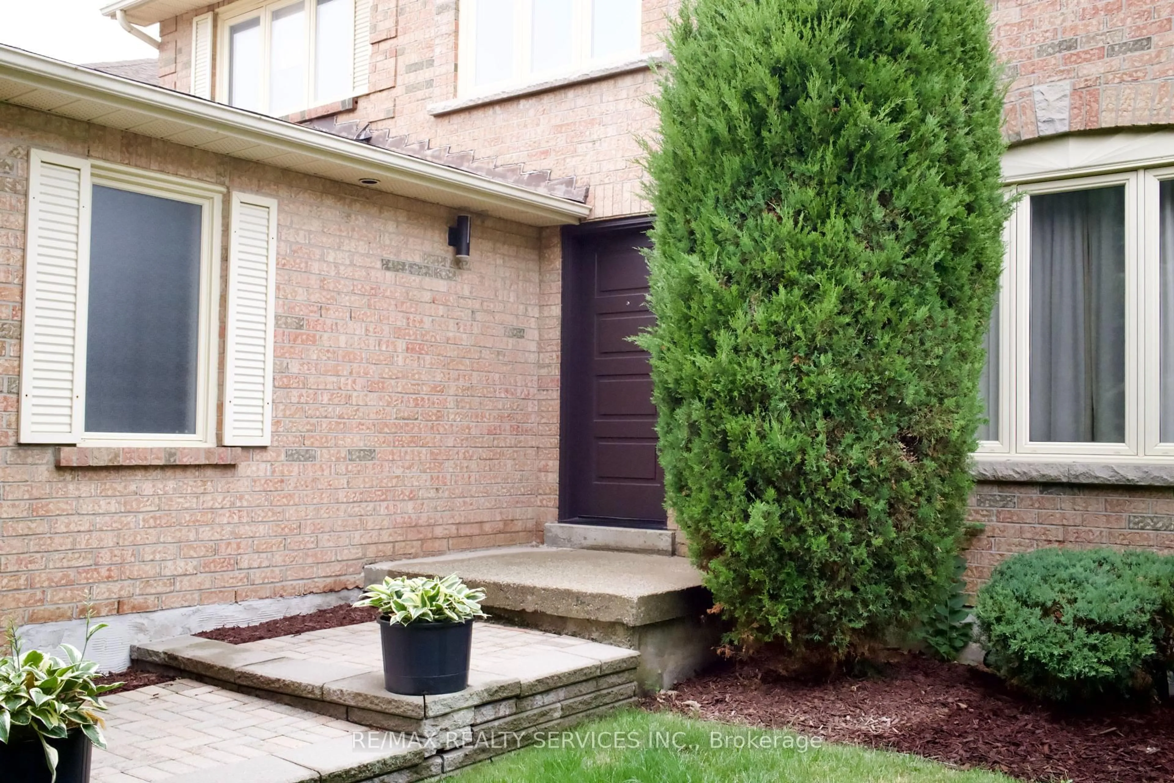 Home with brick exterior material, street for 3975 Seebring Cres, Mississauga Ontario L5L 3Y1