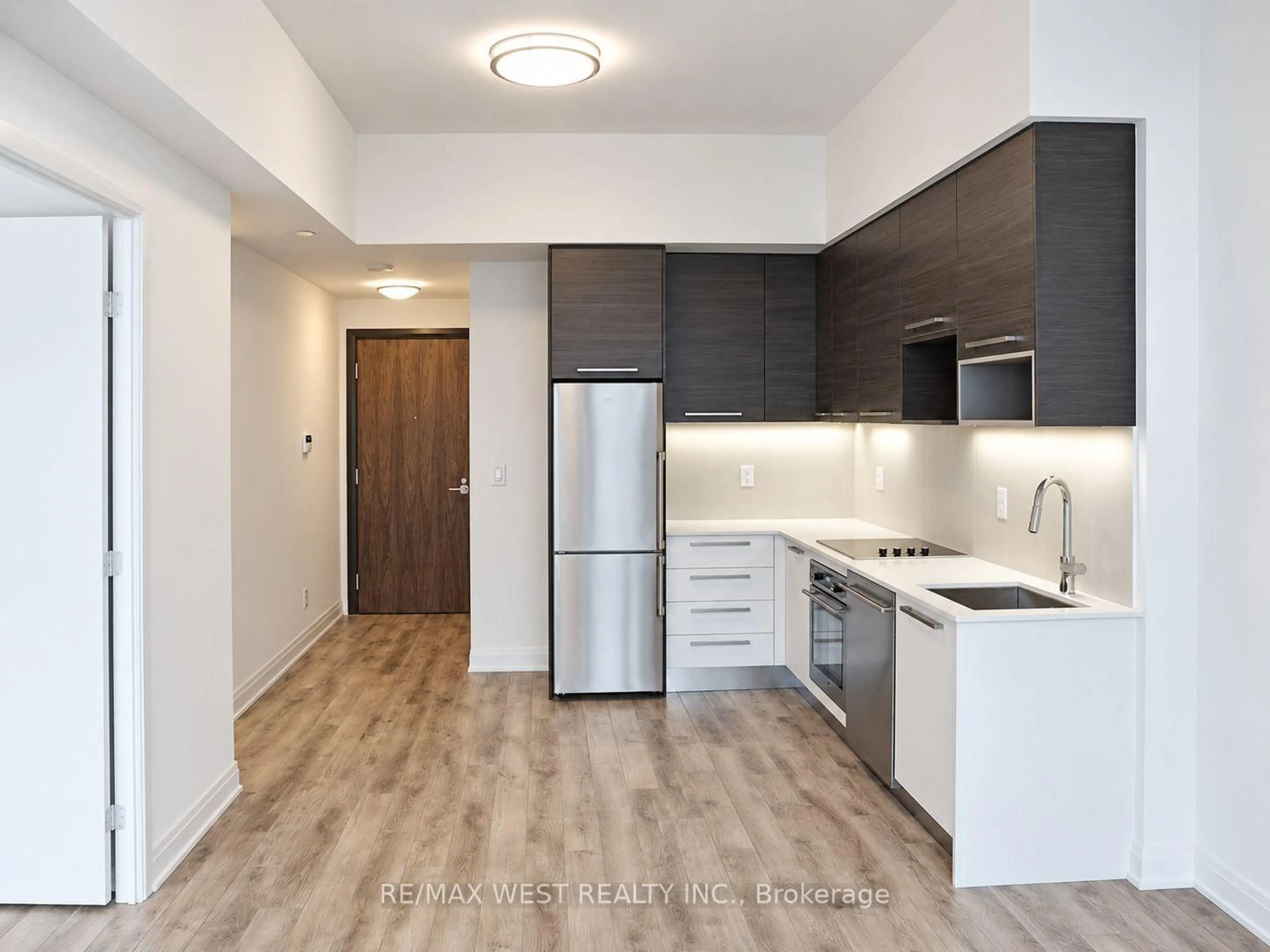 Standard kitchen, wood/laminate floor for 36 Park Lawn Rd #2107, Toronto Ontario M8V 0E5