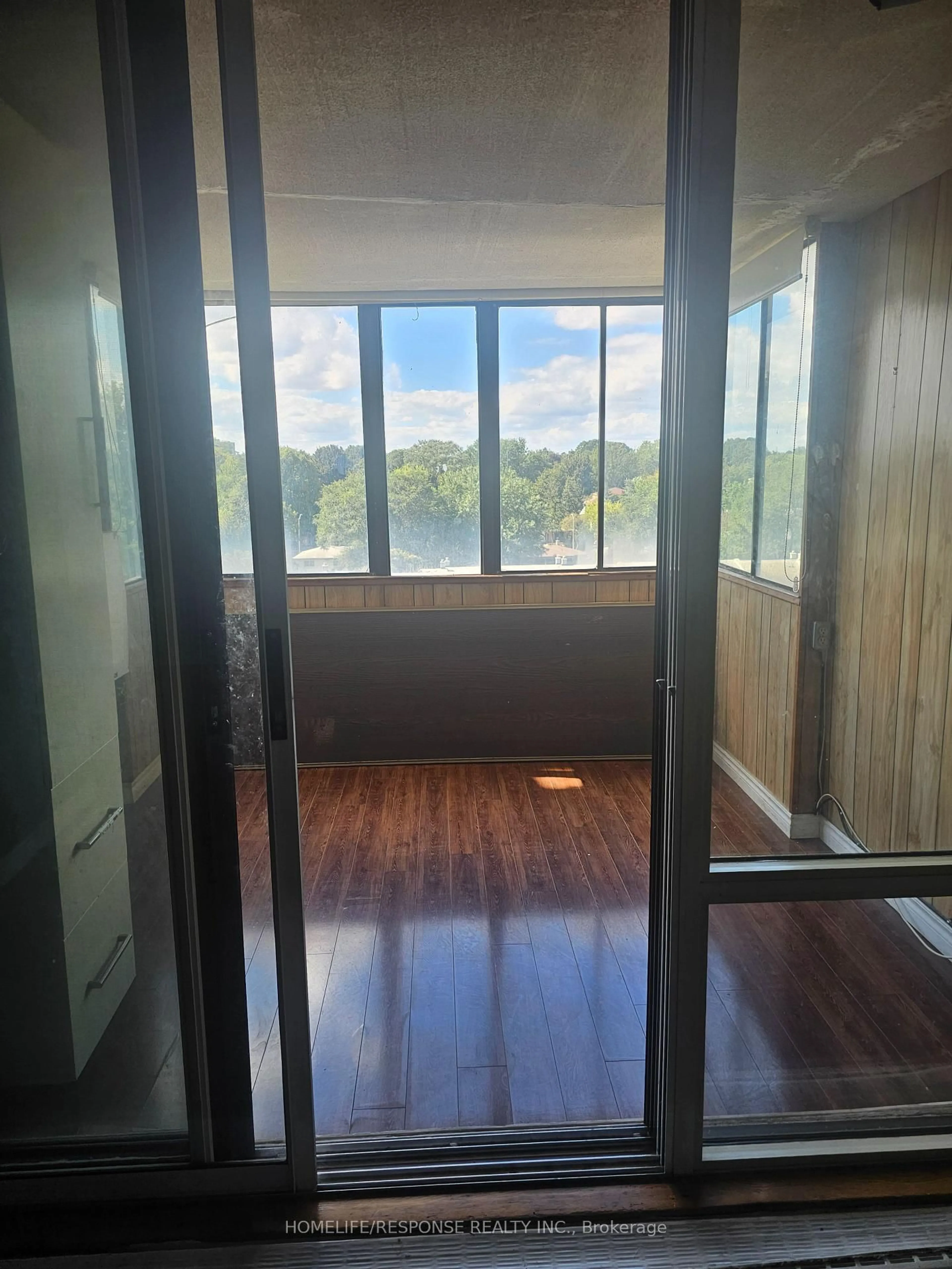 Indoor foyer for 1625 BLOOR St #715, Mississauga Ontario L4X 1S3