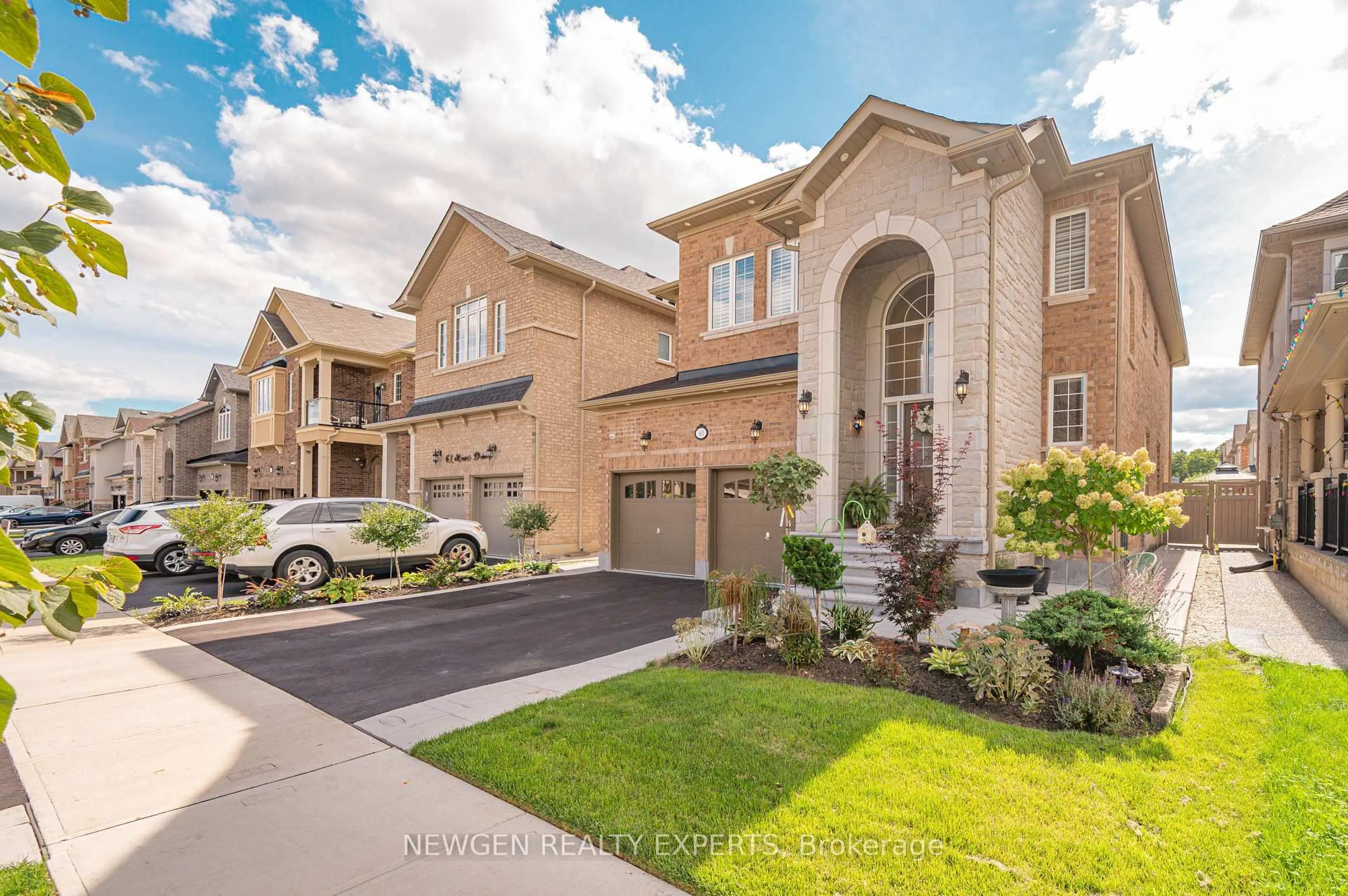 Home with brick exterior material, street for 60 Monarch Dr, Halton Hills Ontario L7G 0M6