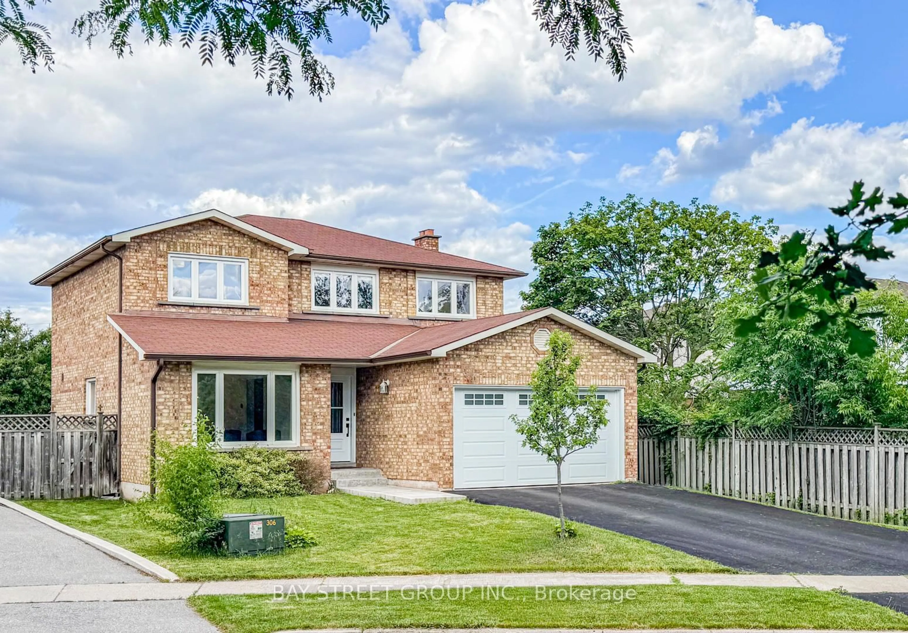 Home with brick exterior material, street for 29 Roslo Crt, Oakville Ontario L6H 4S1