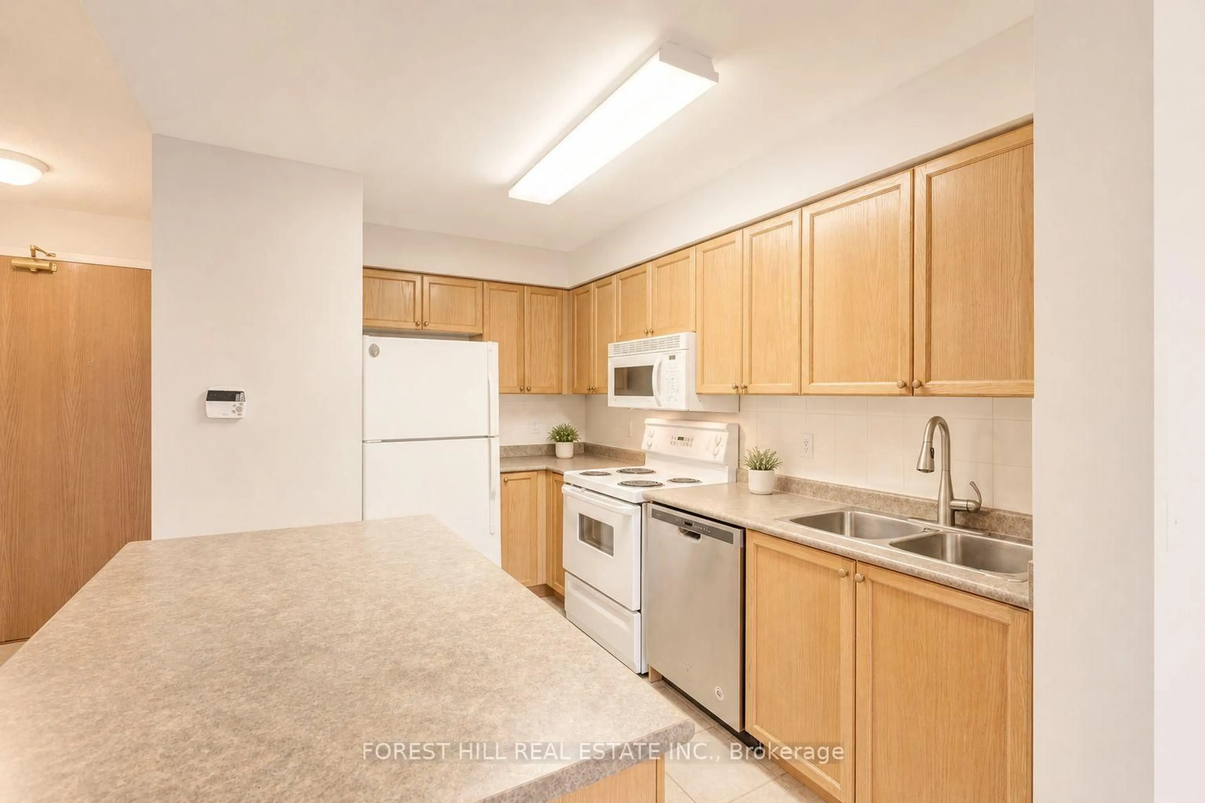 Standard kitchen, unknown for 17 Michael Power Pl #709, Toronto Ontario M9A 5G5