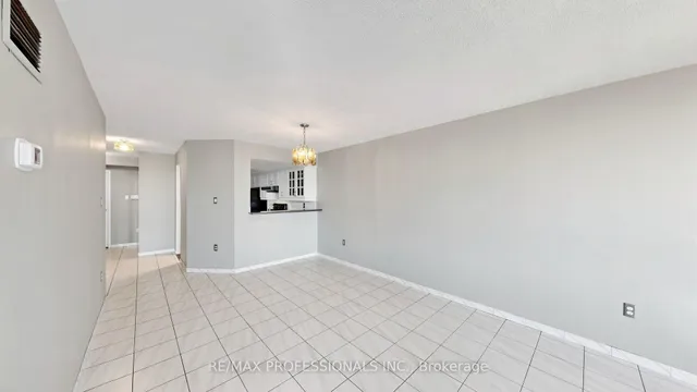 20 Cherrytree Dr #1107, Brampton 5