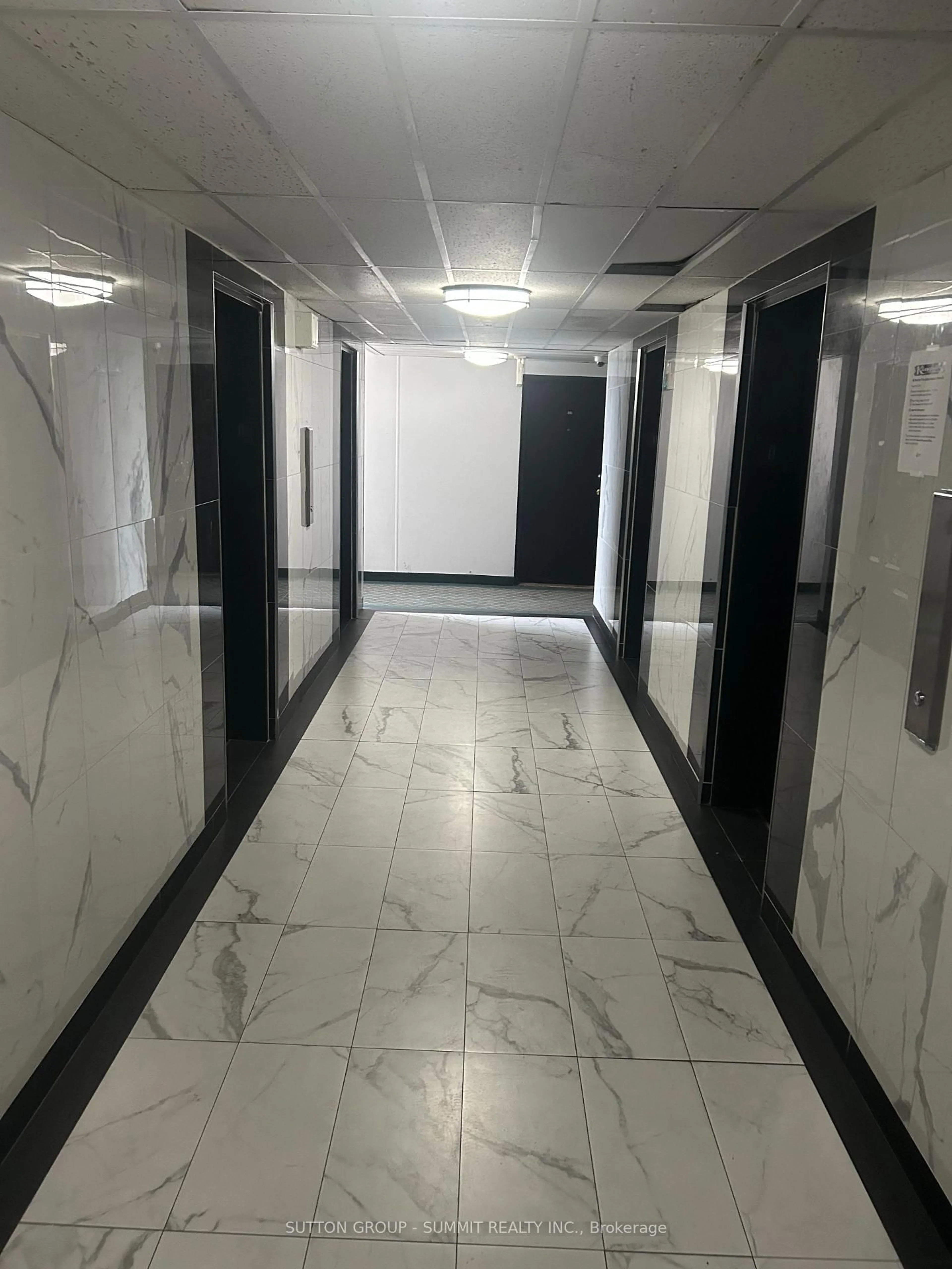 Indoor foyer for 320 Dixon Rd #1111, Toronto Ontario M9R 1S8