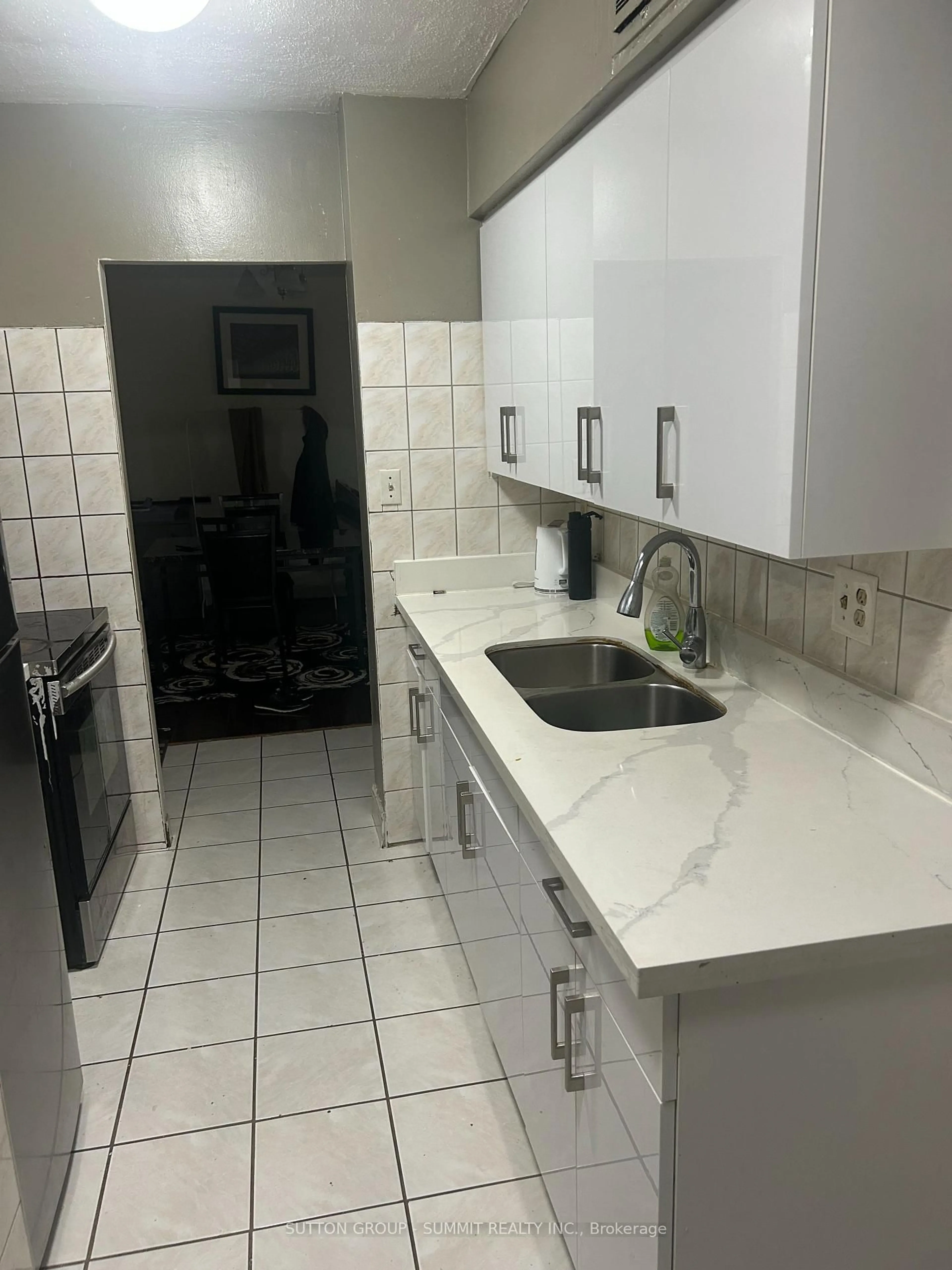 Standard kitchen, ceramic/tile floor for 320 Dixon Rd #1111, Toronto Ontario M9R 1S8