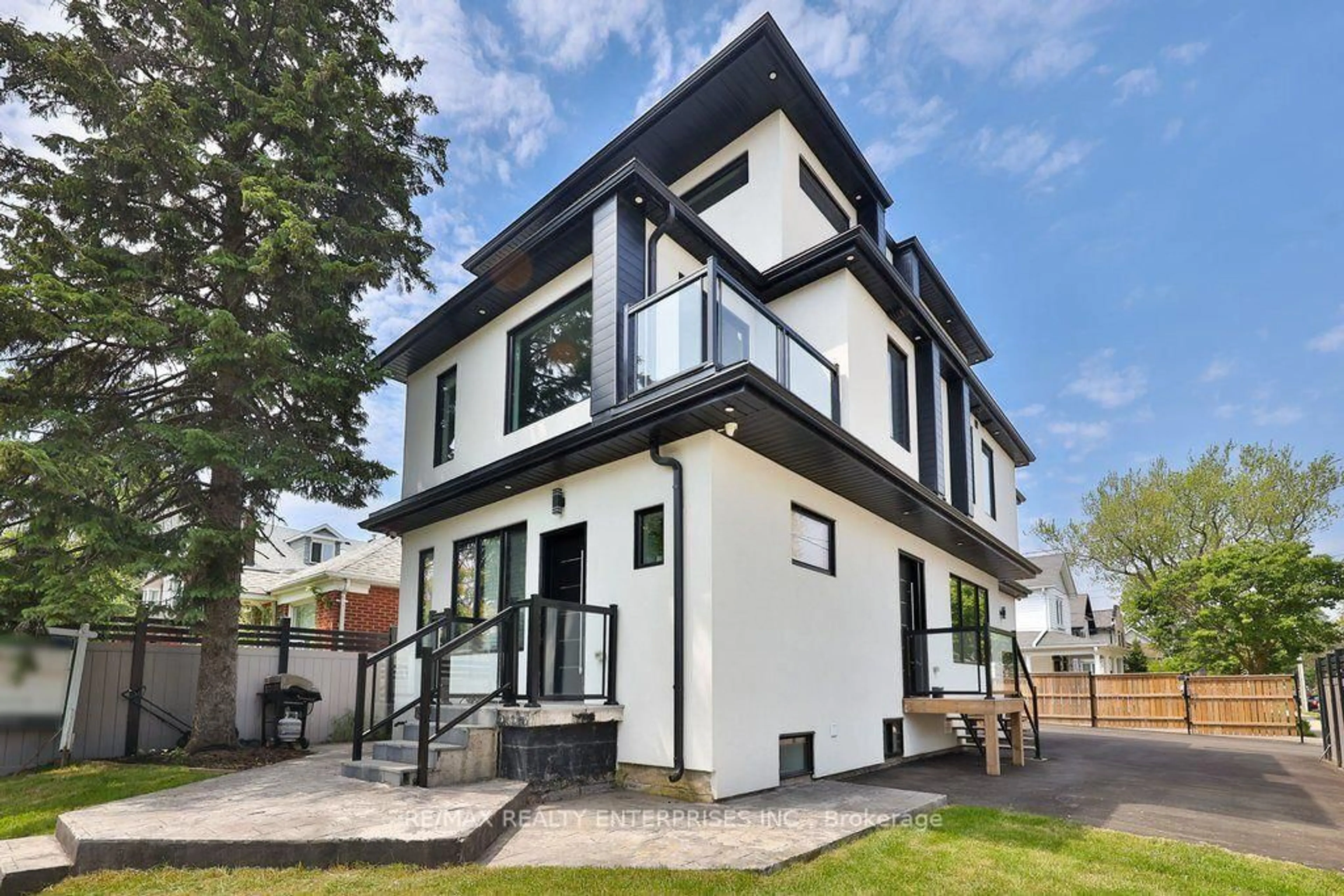 Home with brick exterior material, unknown for 172 Royal York Rd, Toronto Ontario M8V 2V4
